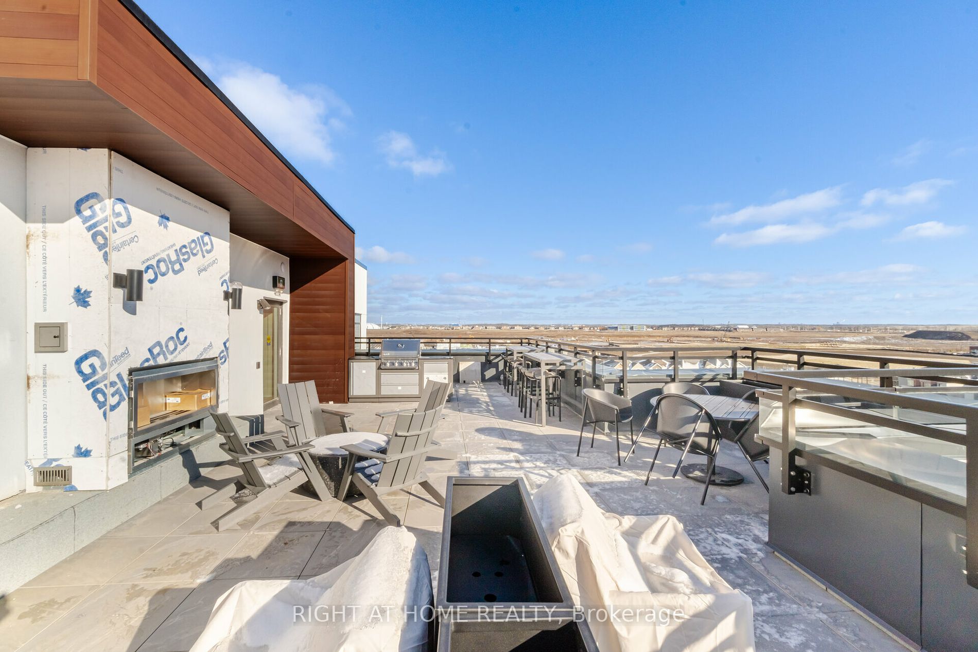 460 Gordon Krantz Ave, #213