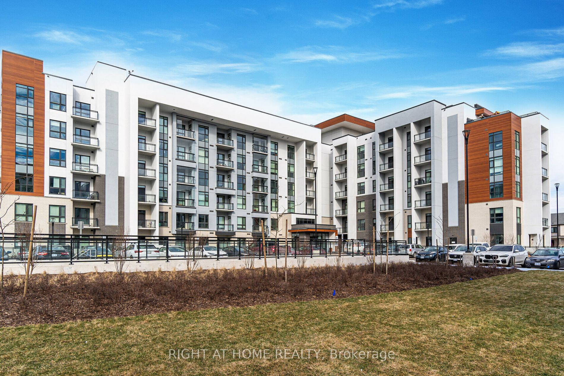 460 Gordon Krantz Ave, #213