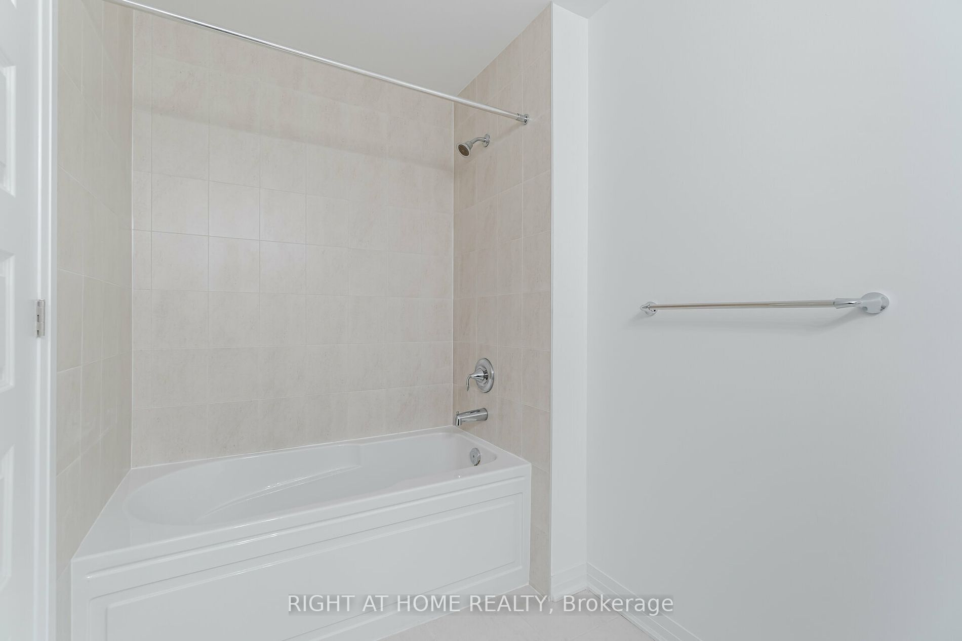 460 Gordon Krantz Ave, #213