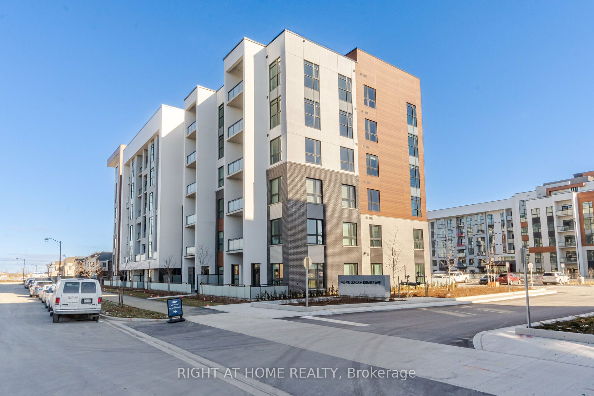 460 Gordon Krantz Ave, #213