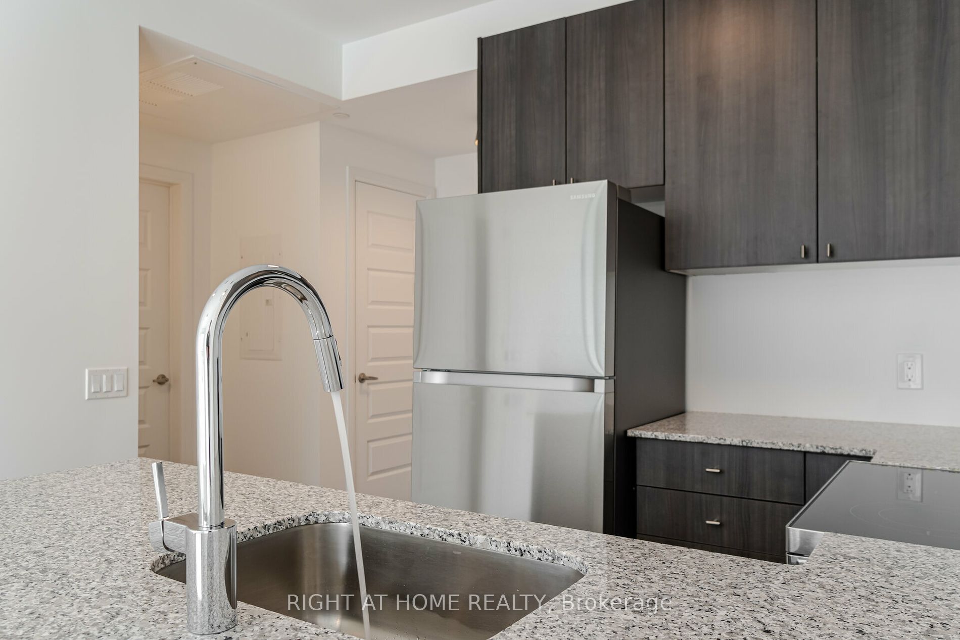 460 Gordon Krantz Ave, #213