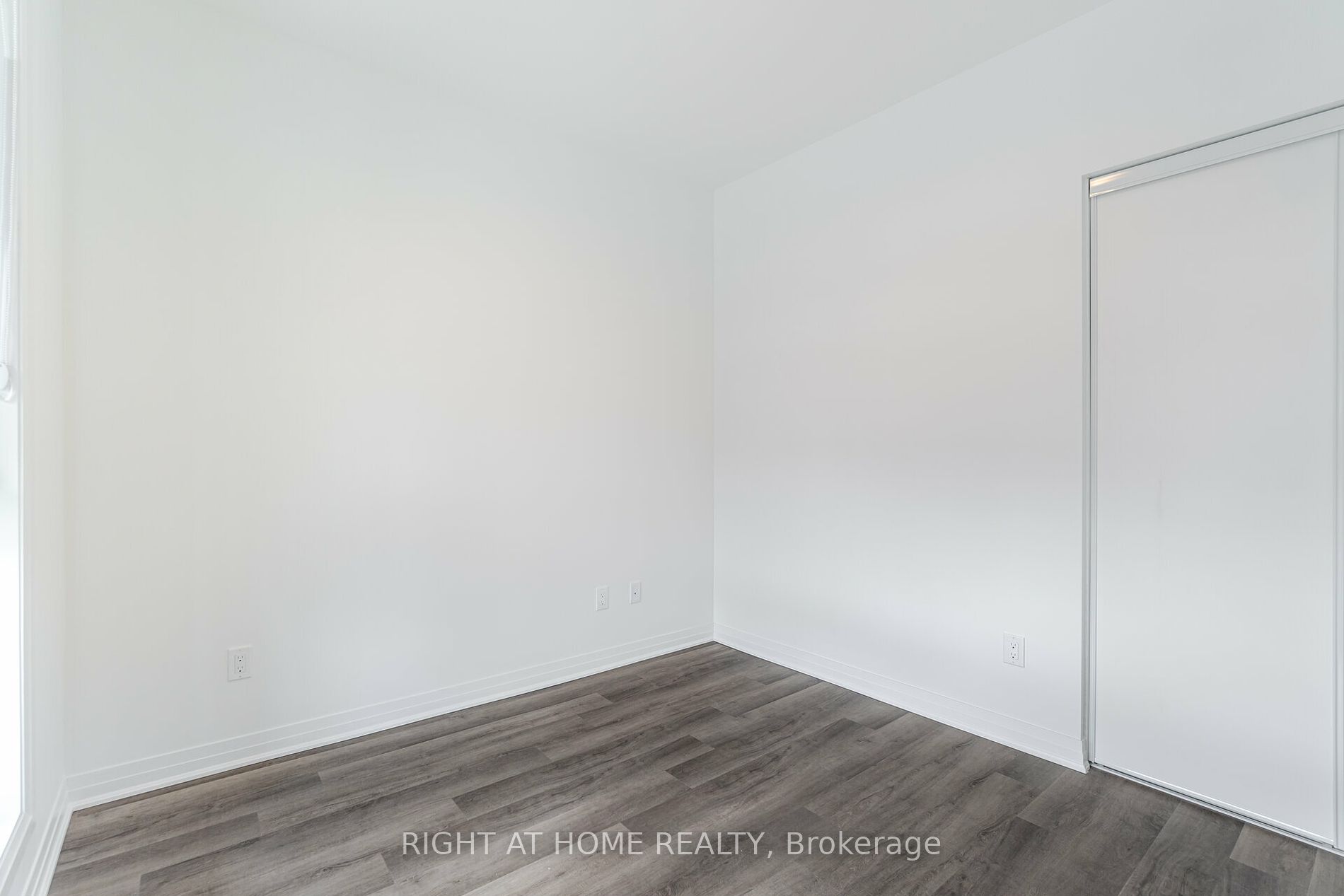 460 Gordon Krantz Ave, #213