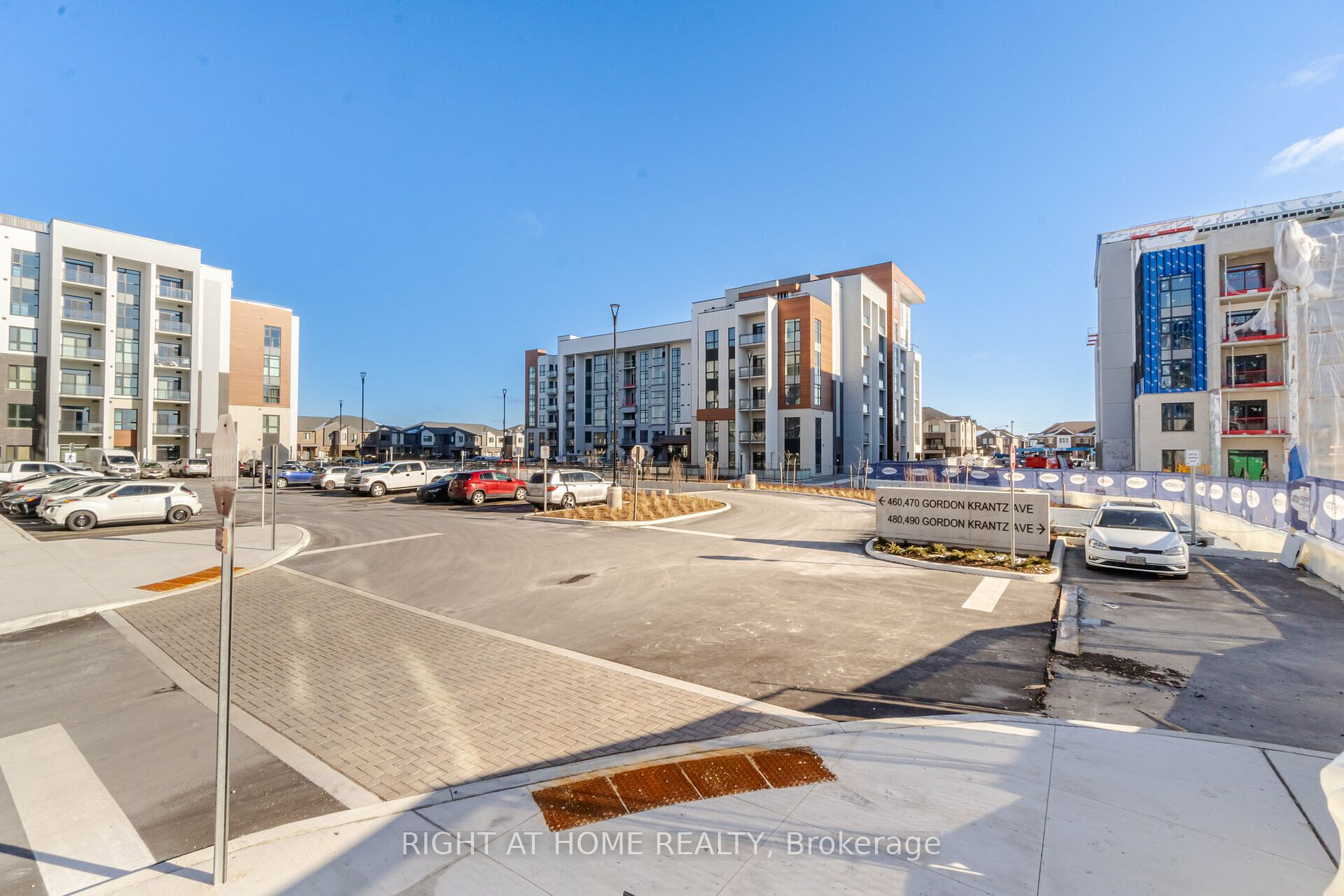 460 Gordon Krantz Ave, #213