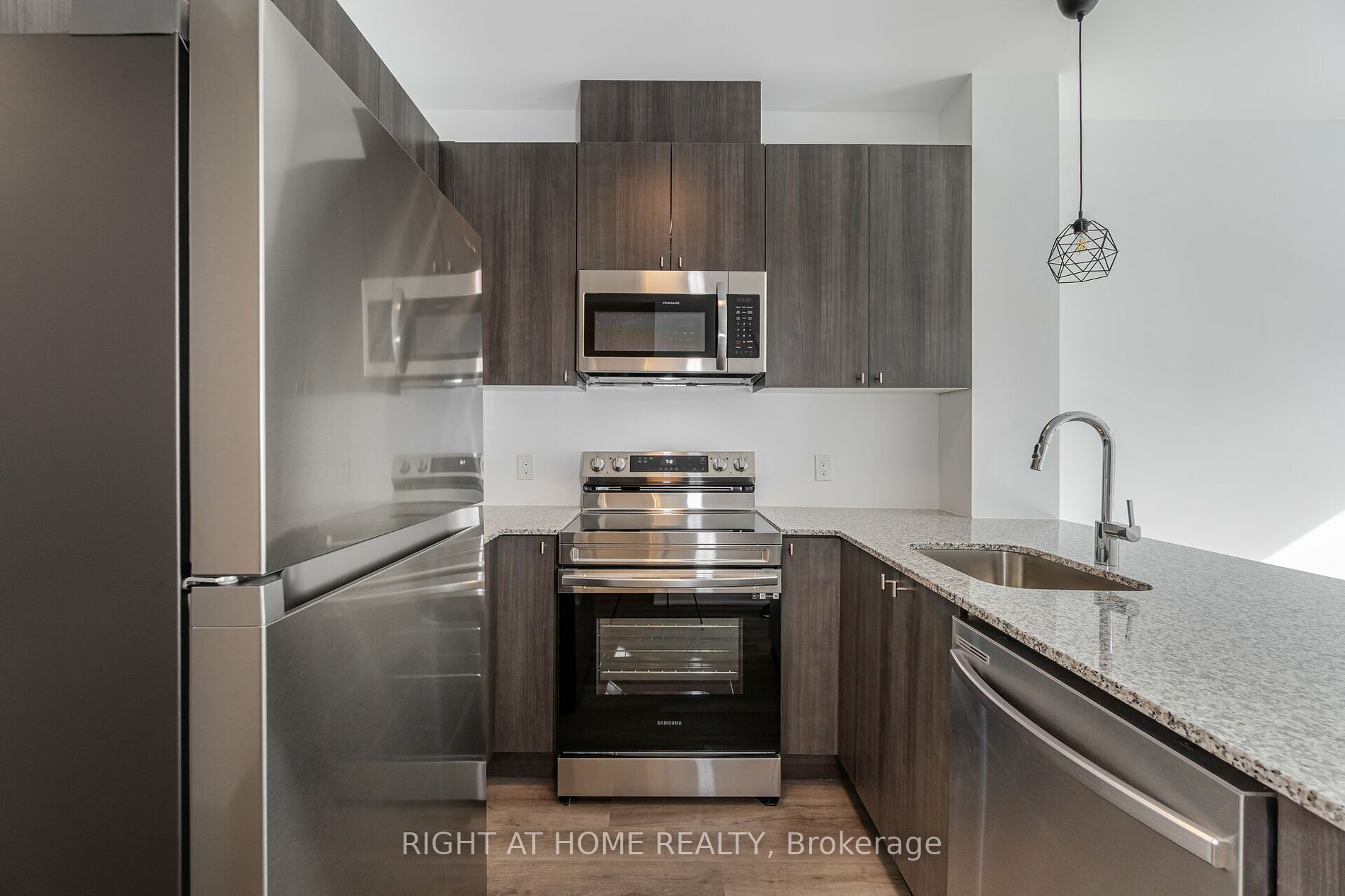 460 Gordon Krantz Ave, #213