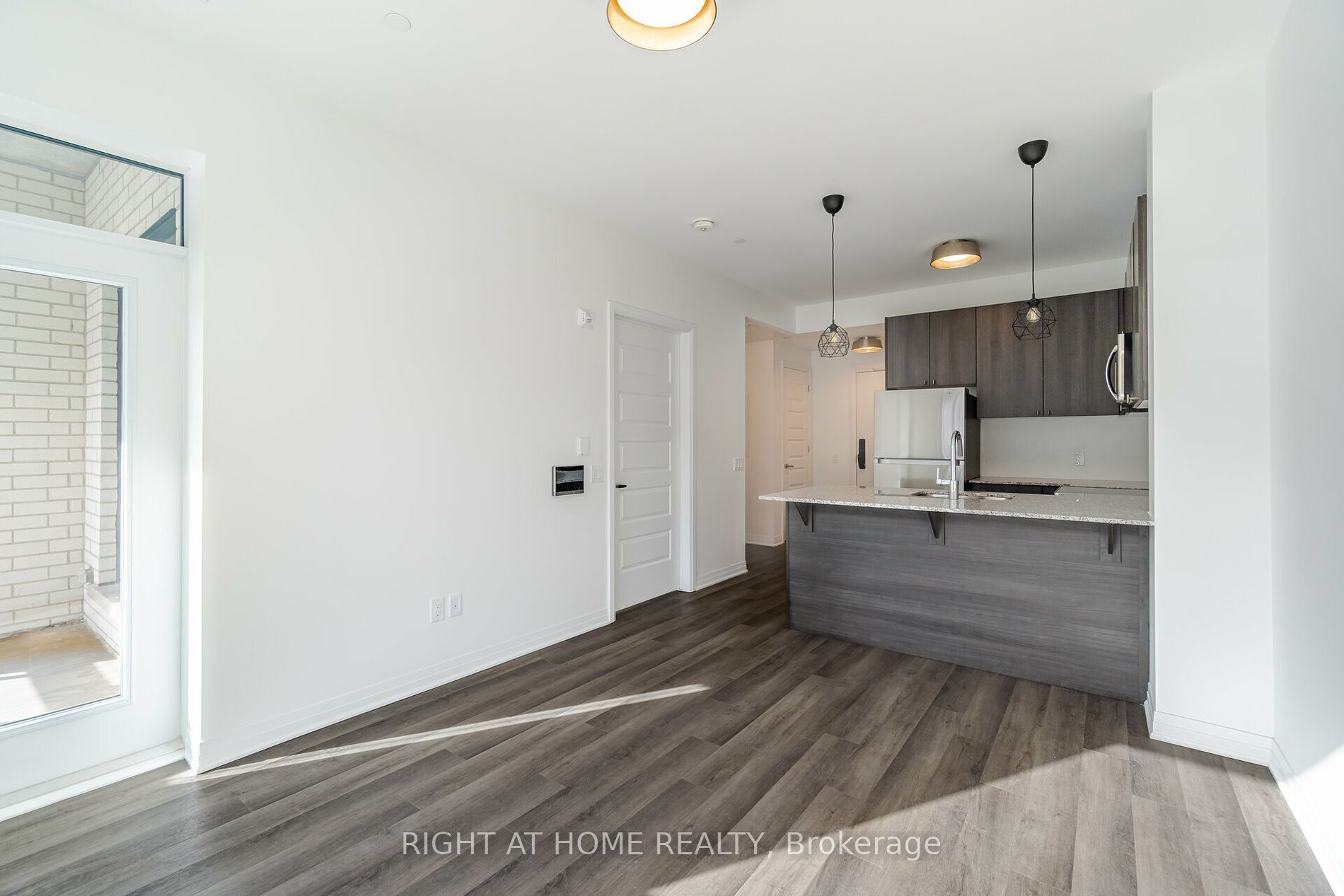460 Gordon Krantz Ave, #213