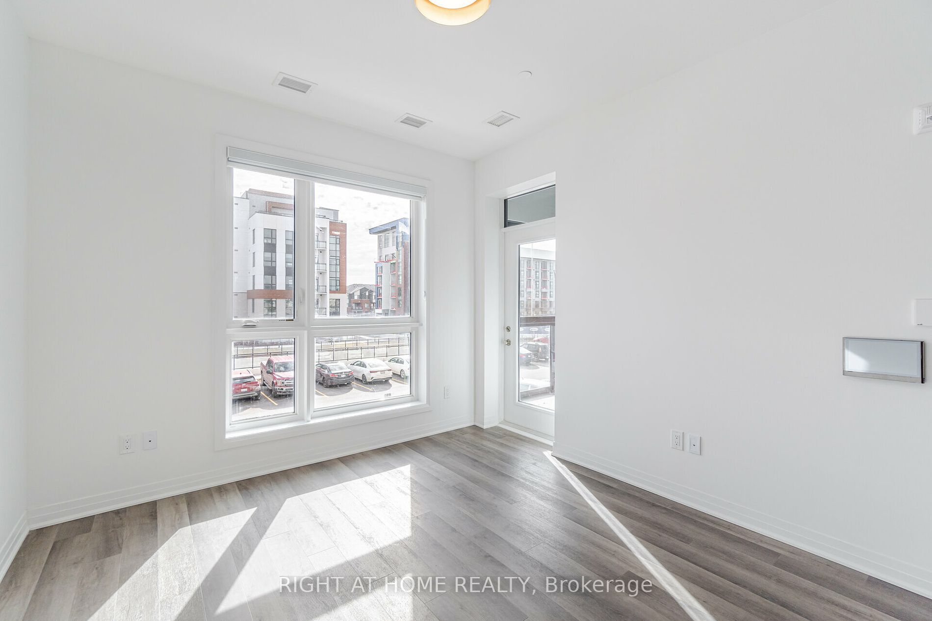 460 Gordon Krantz Ave, #213