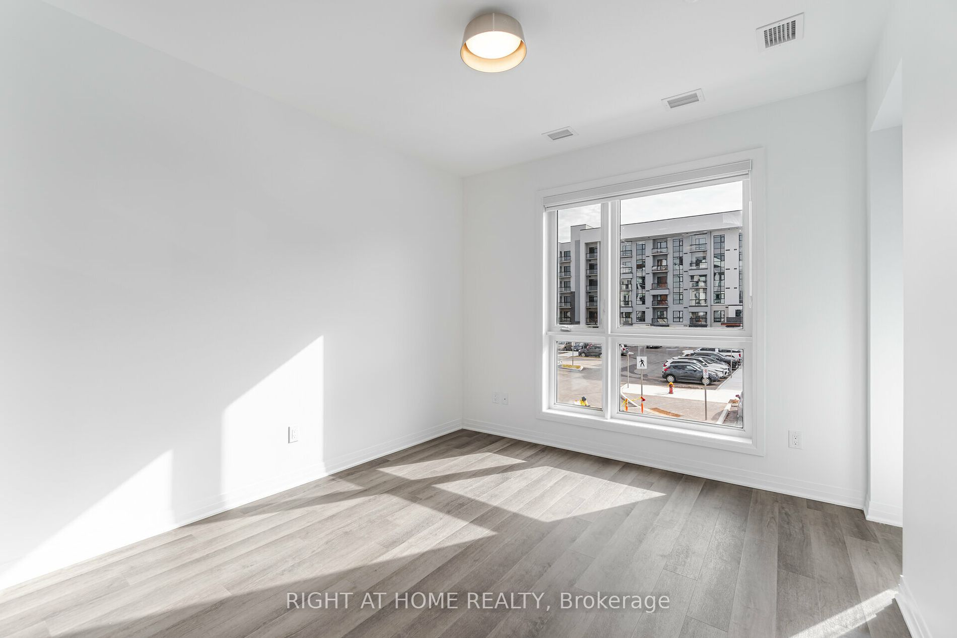 460 Gordon Krantz Ave, #213