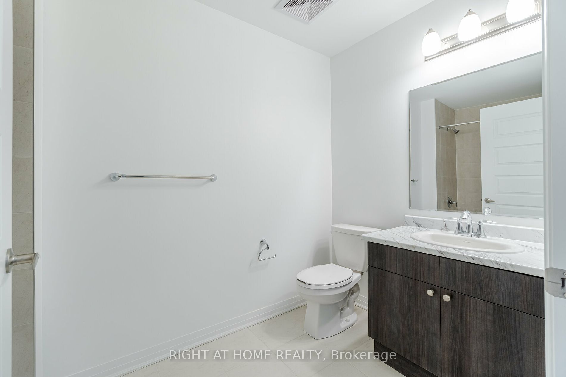 460 Gordon Krantz Ave, #213