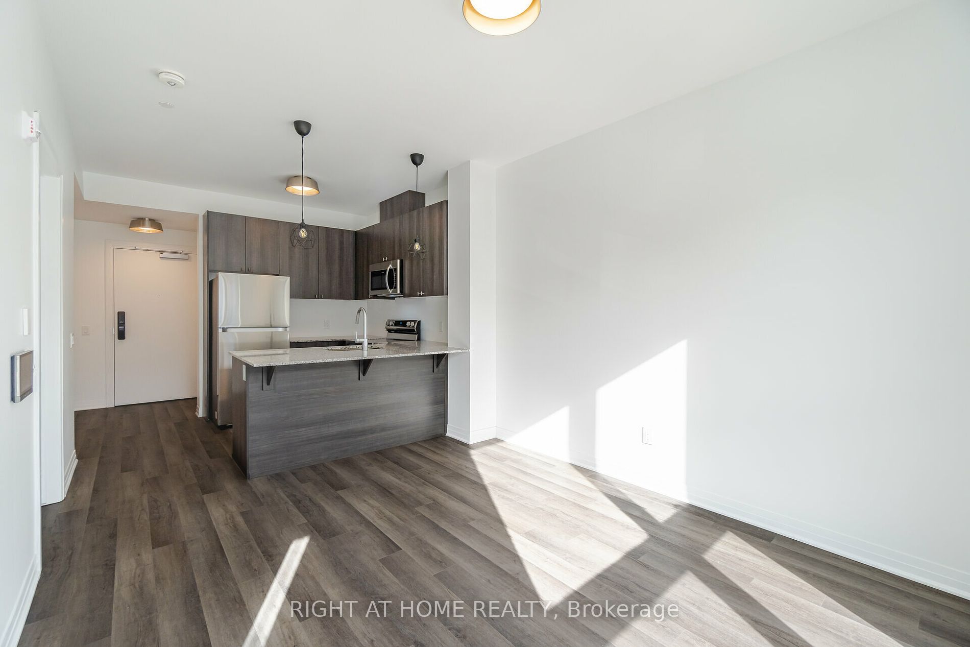 460 Gordon Krantz Ave, #213