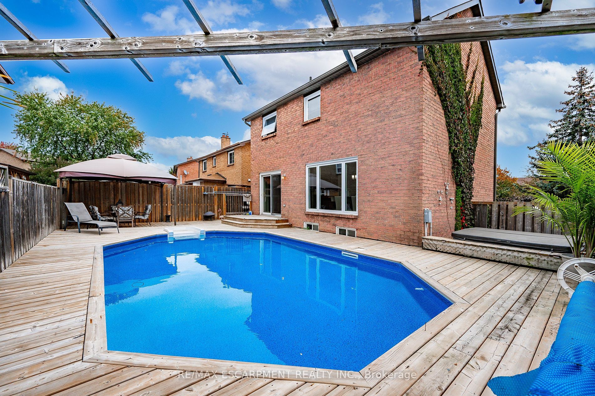 54 Cotswold Court