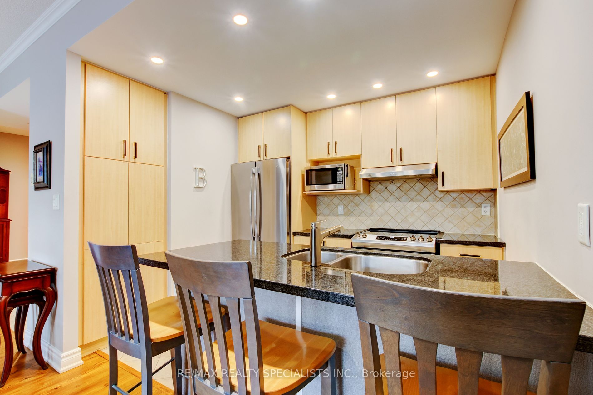 70 Port St E, #302