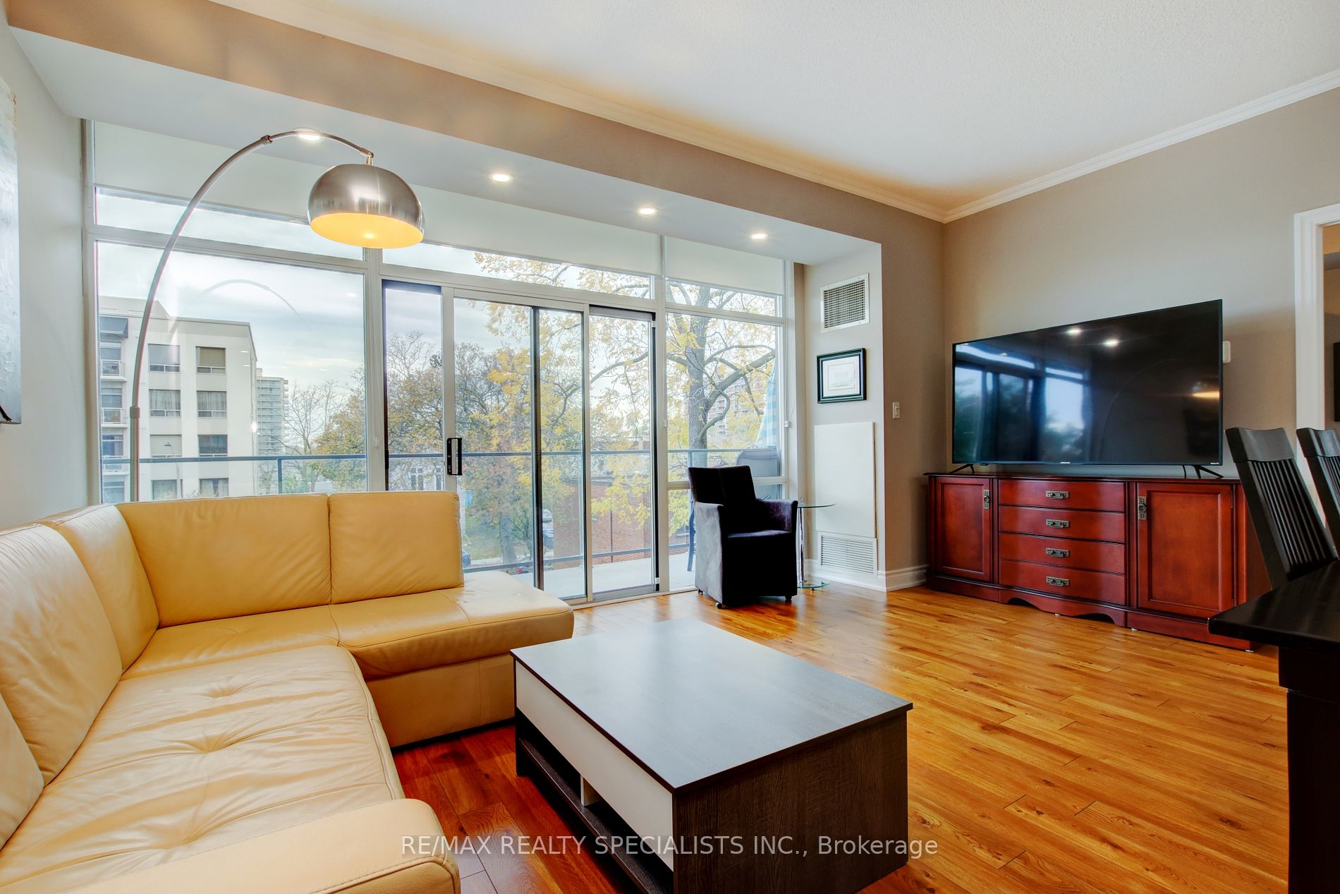 70 Port St E, #302