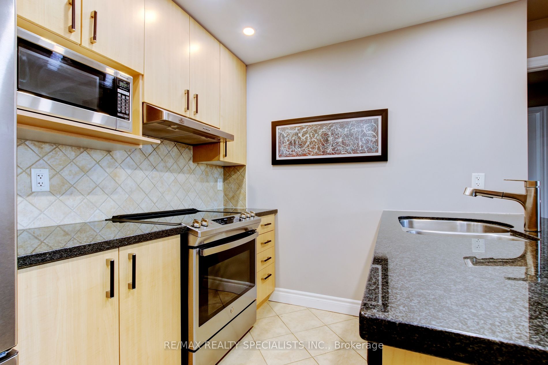 70 Port St E, #302