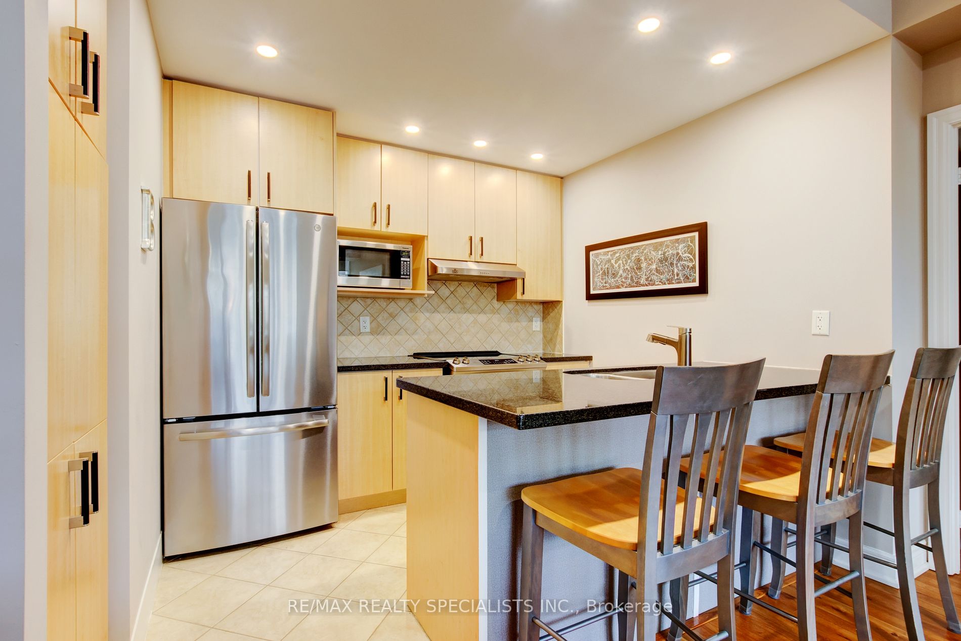 70 Port St E, #302