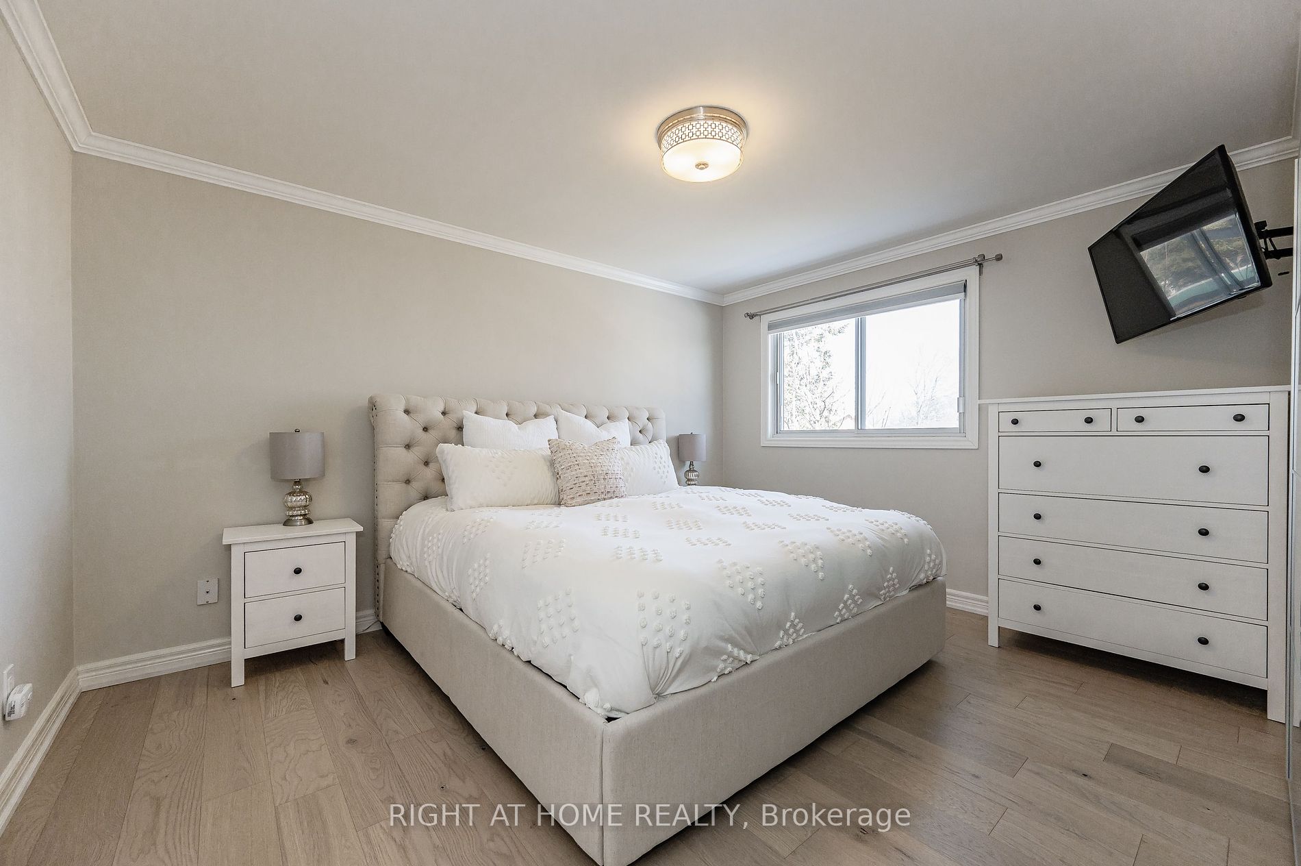 1600 Hobbs Cres