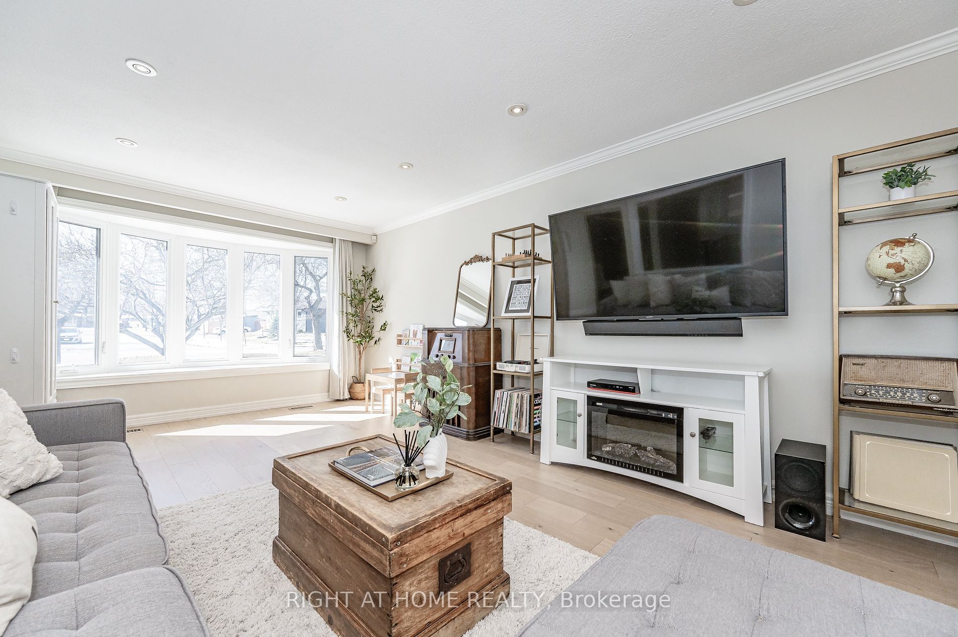 1600 Hobbs Cres