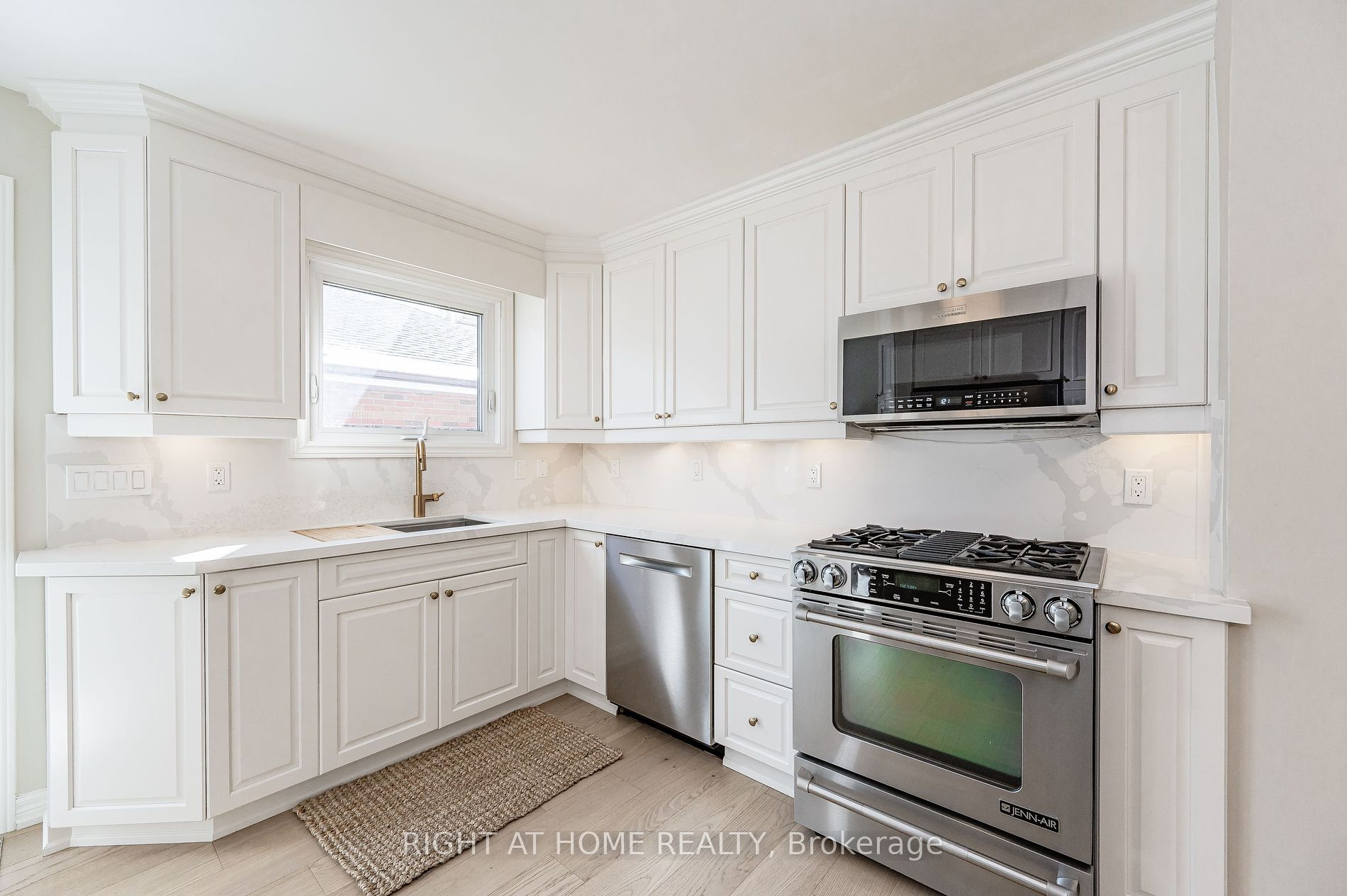 1600 Hobbs Cres