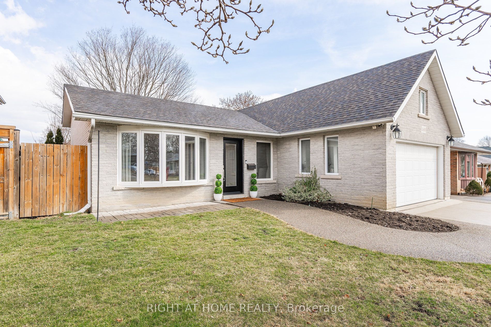 1600 Hobbs Cres