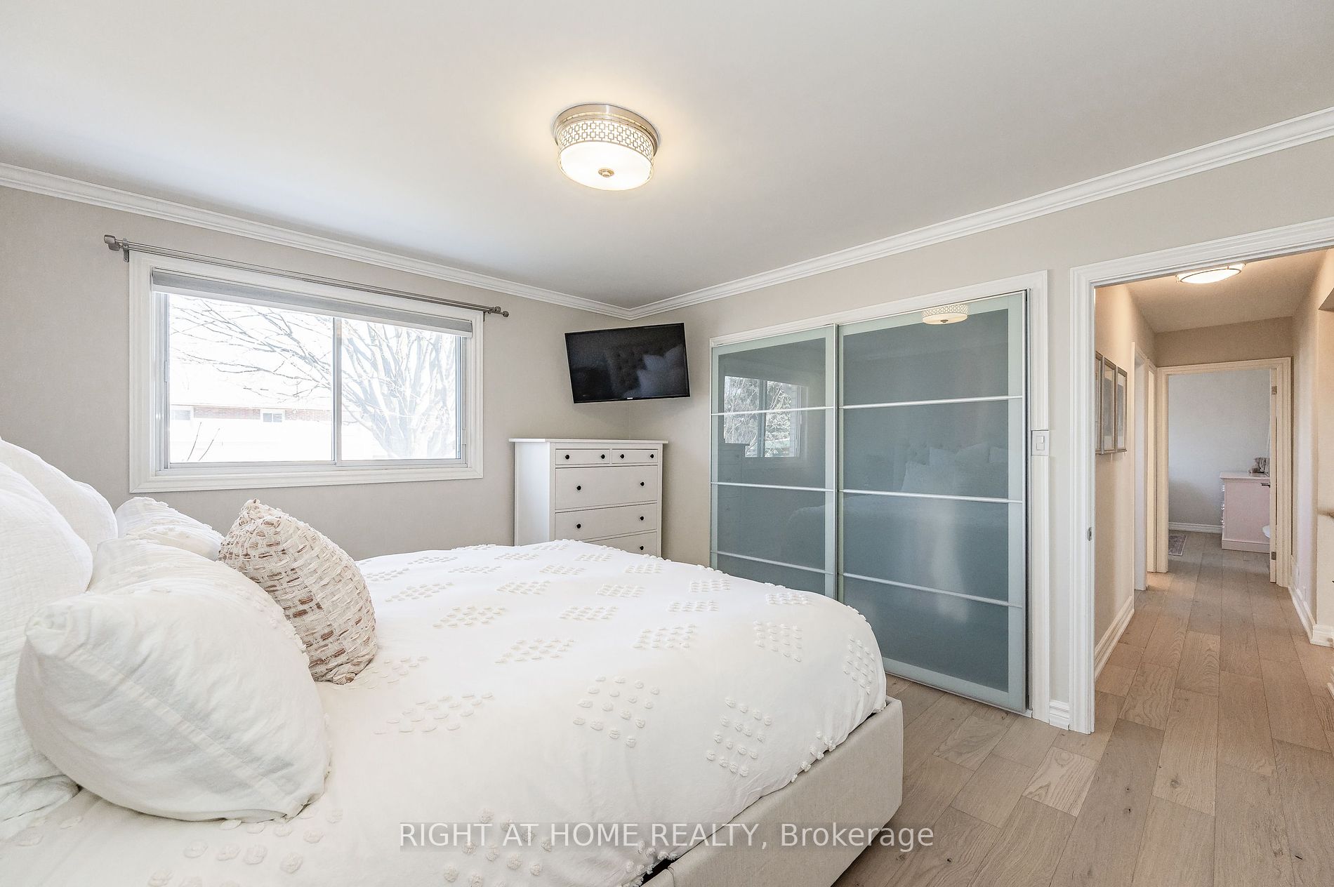 1600 Hobbs Cres