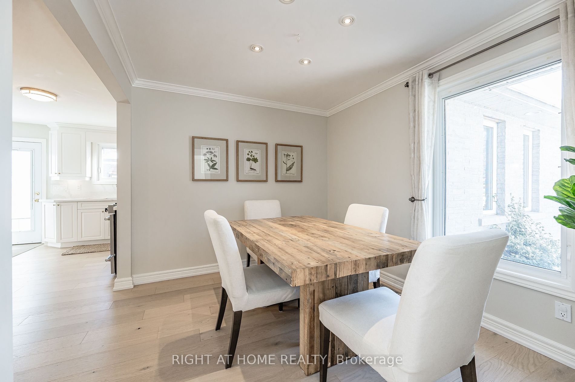1600 Hobbs Cres