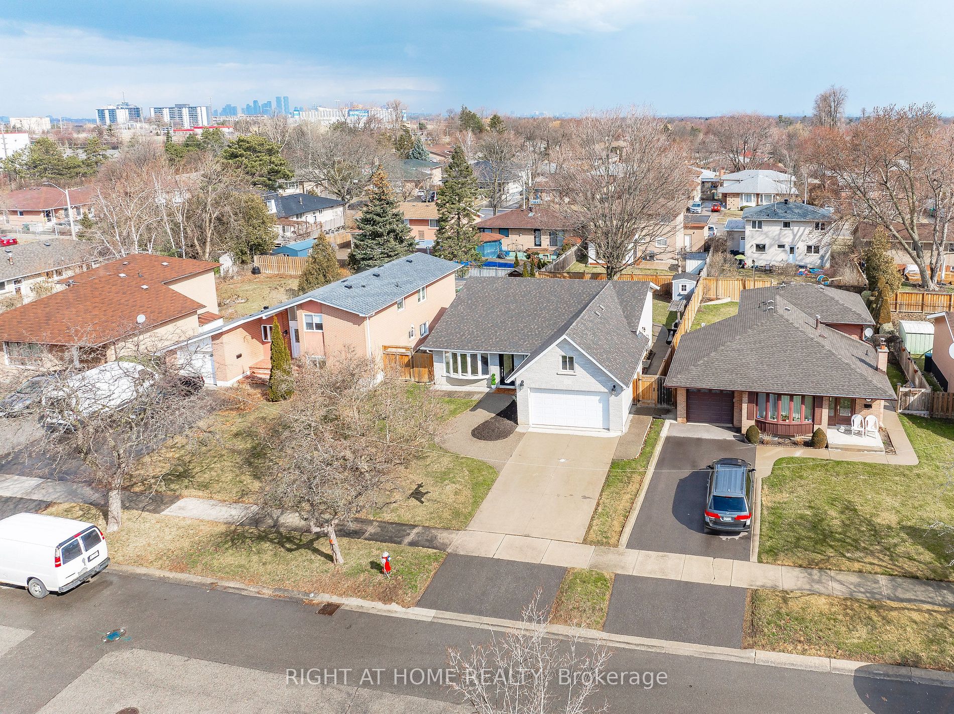 1600 Hobbs Cres