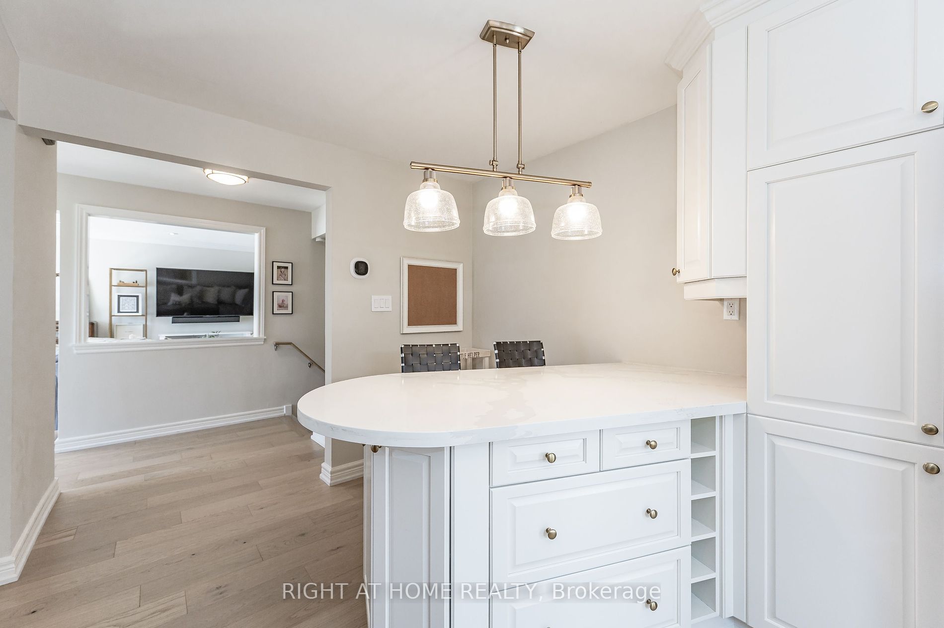 1600 Hobbs Cres