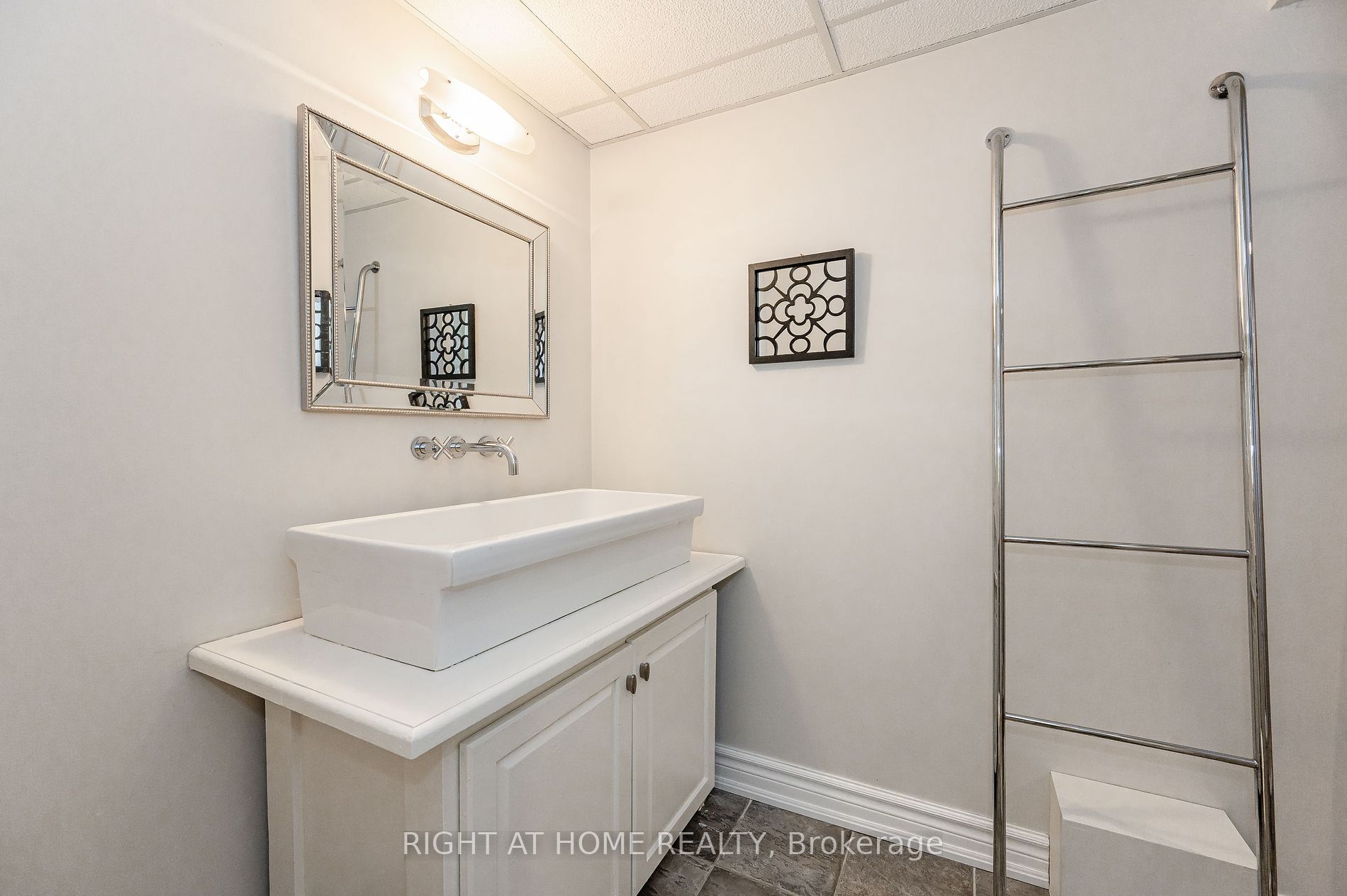 1600 Hobbs Cres