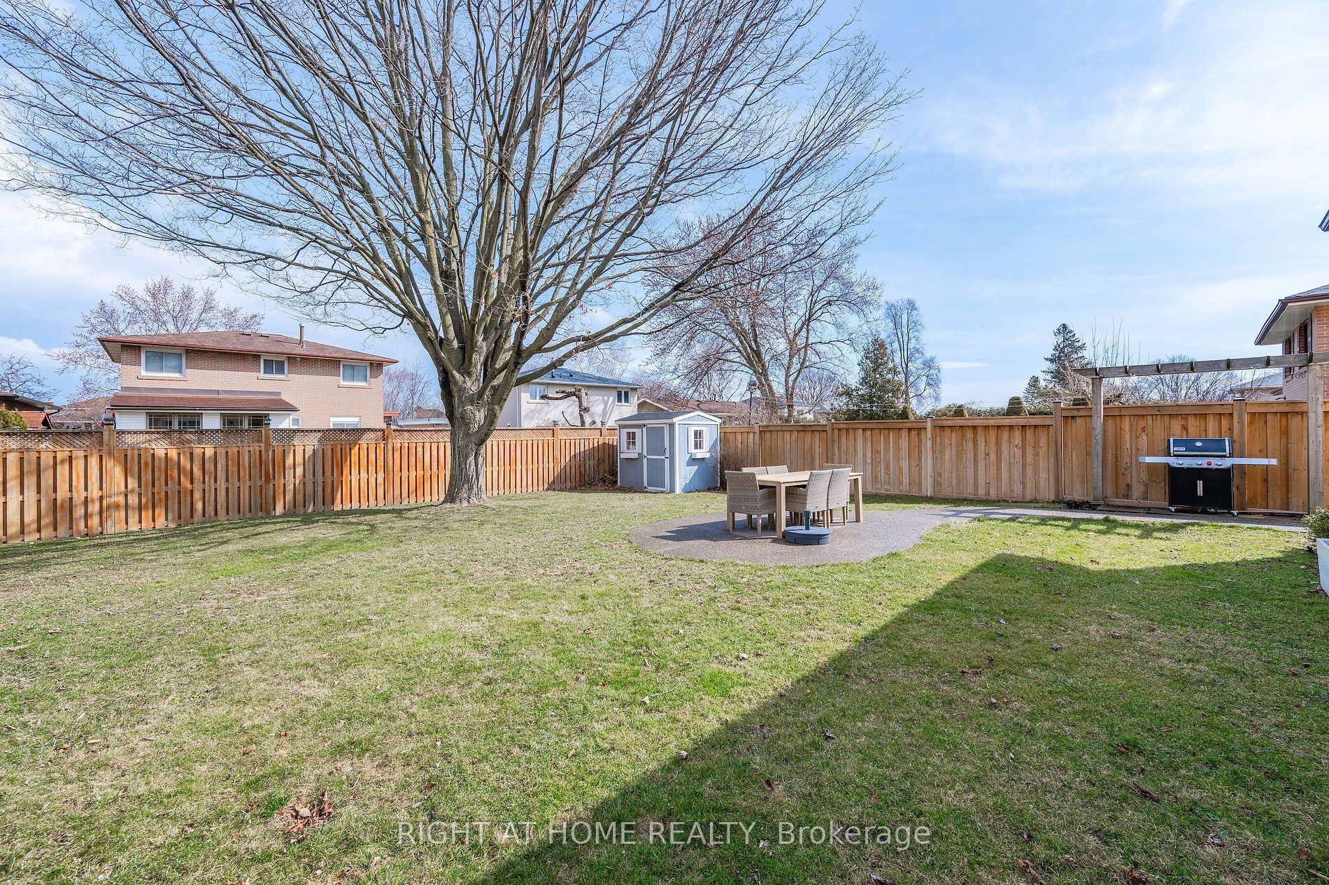 1600 Hobbs Cres