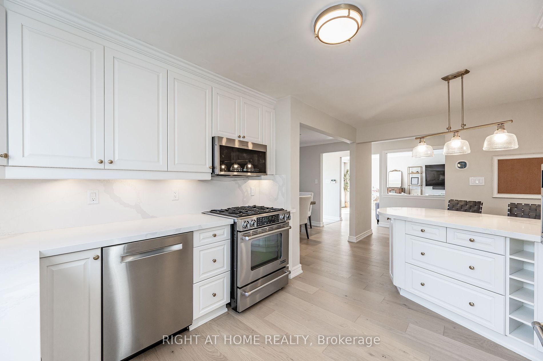 1600 Hobbs Cres
