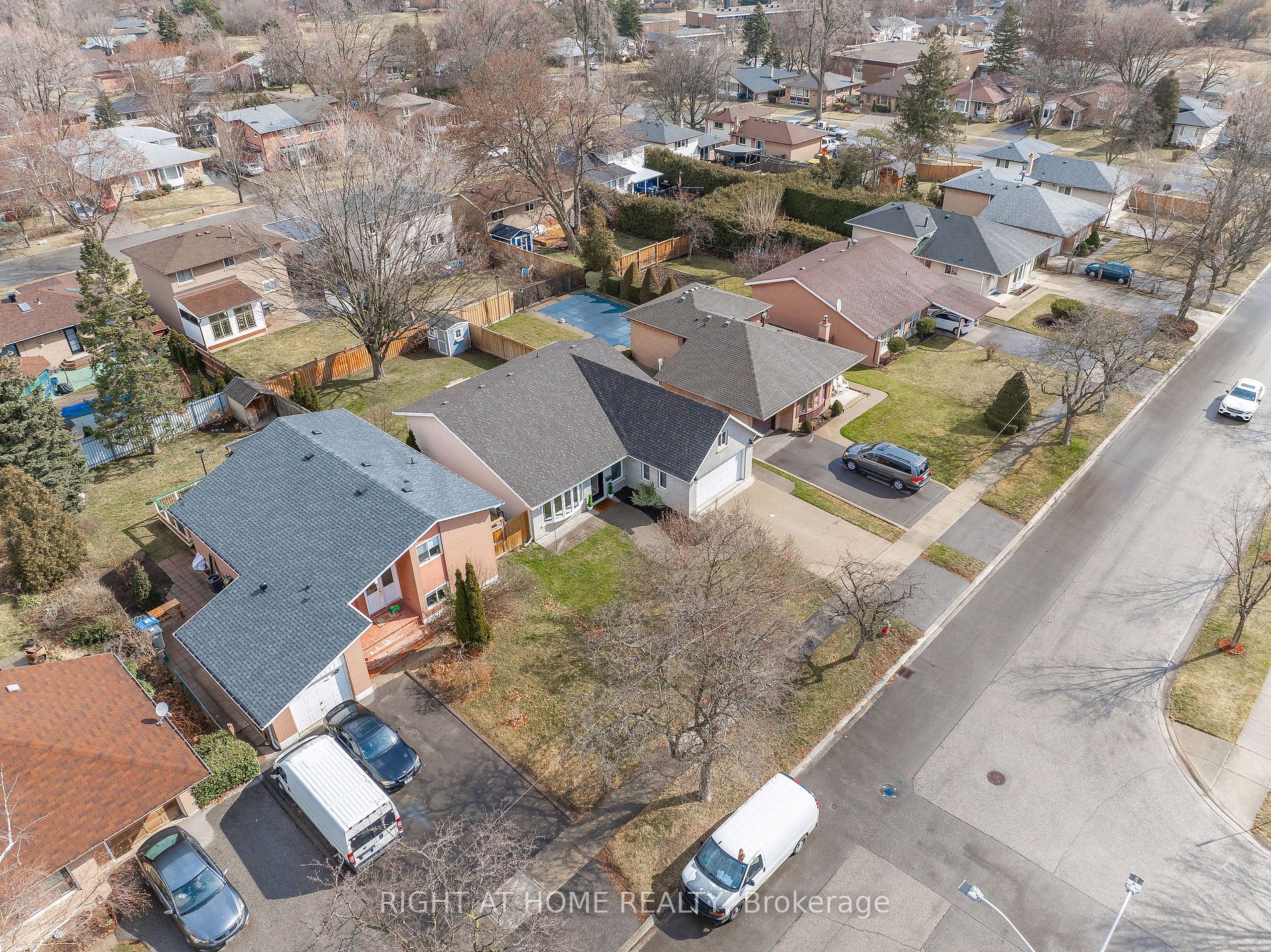 1600 Hobbs Cres