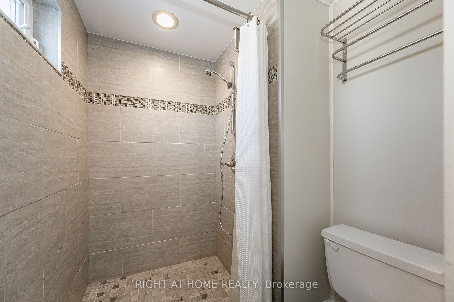 1600 Hobbs Cres