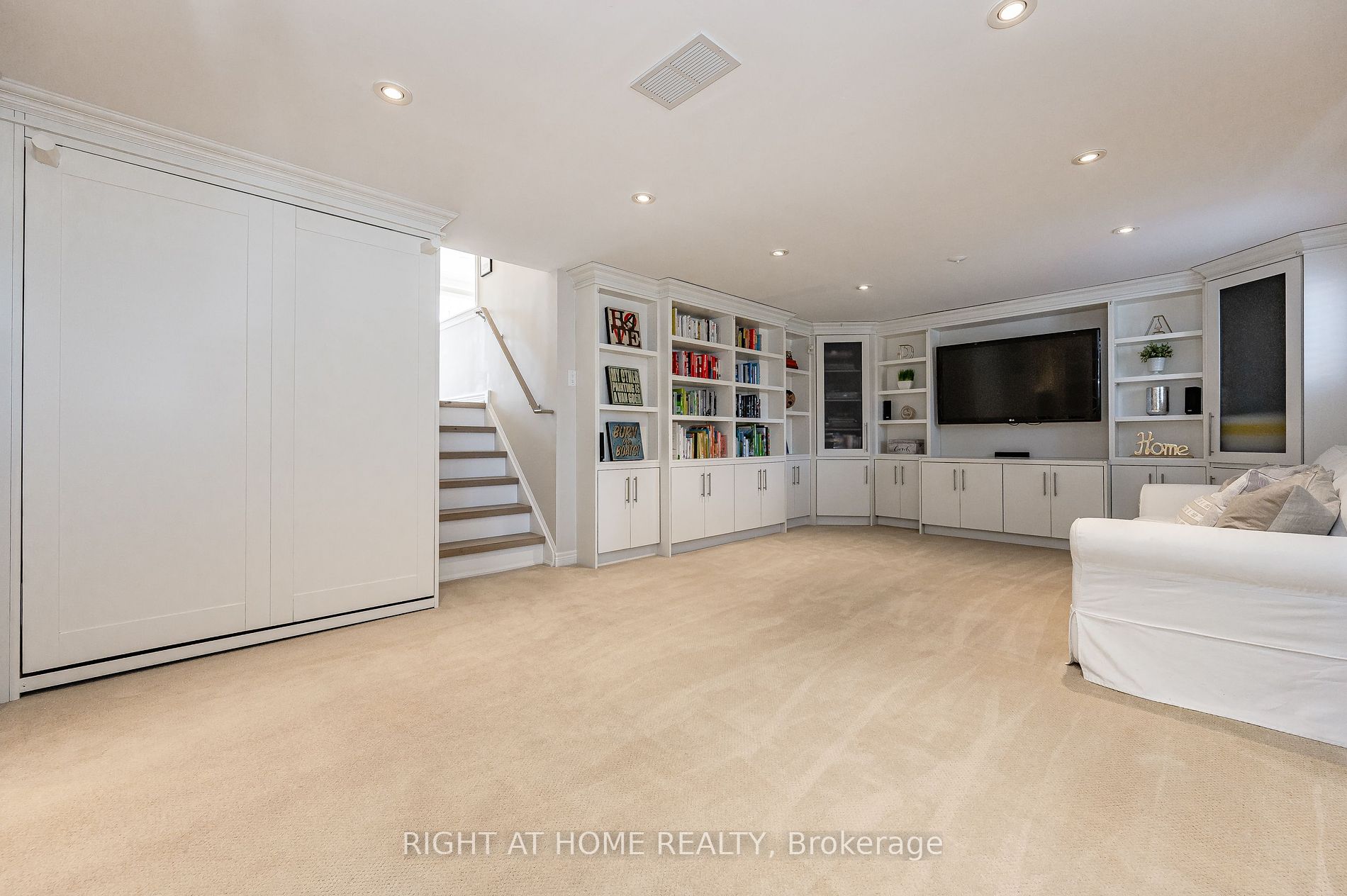 1600 Hobbs Cres