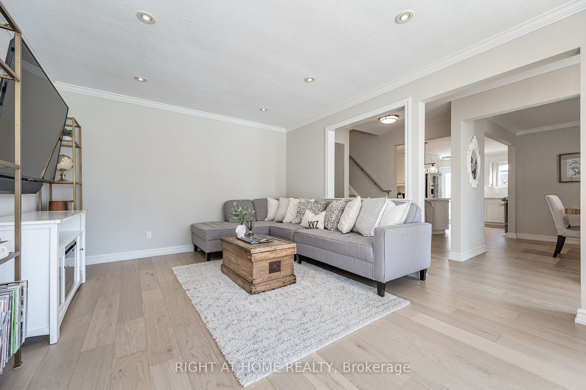 1600 Hobbs Cres