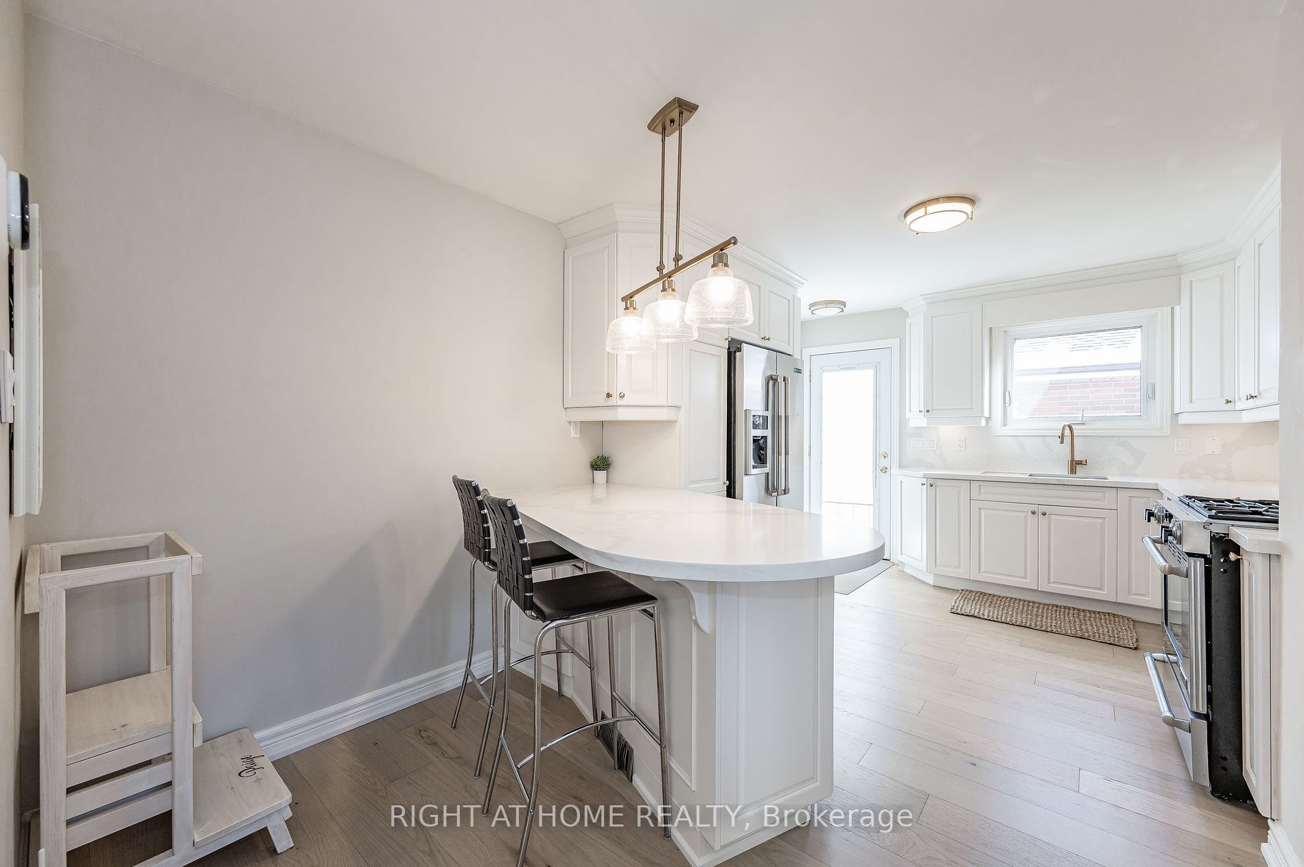 1600 Hobbs Cres