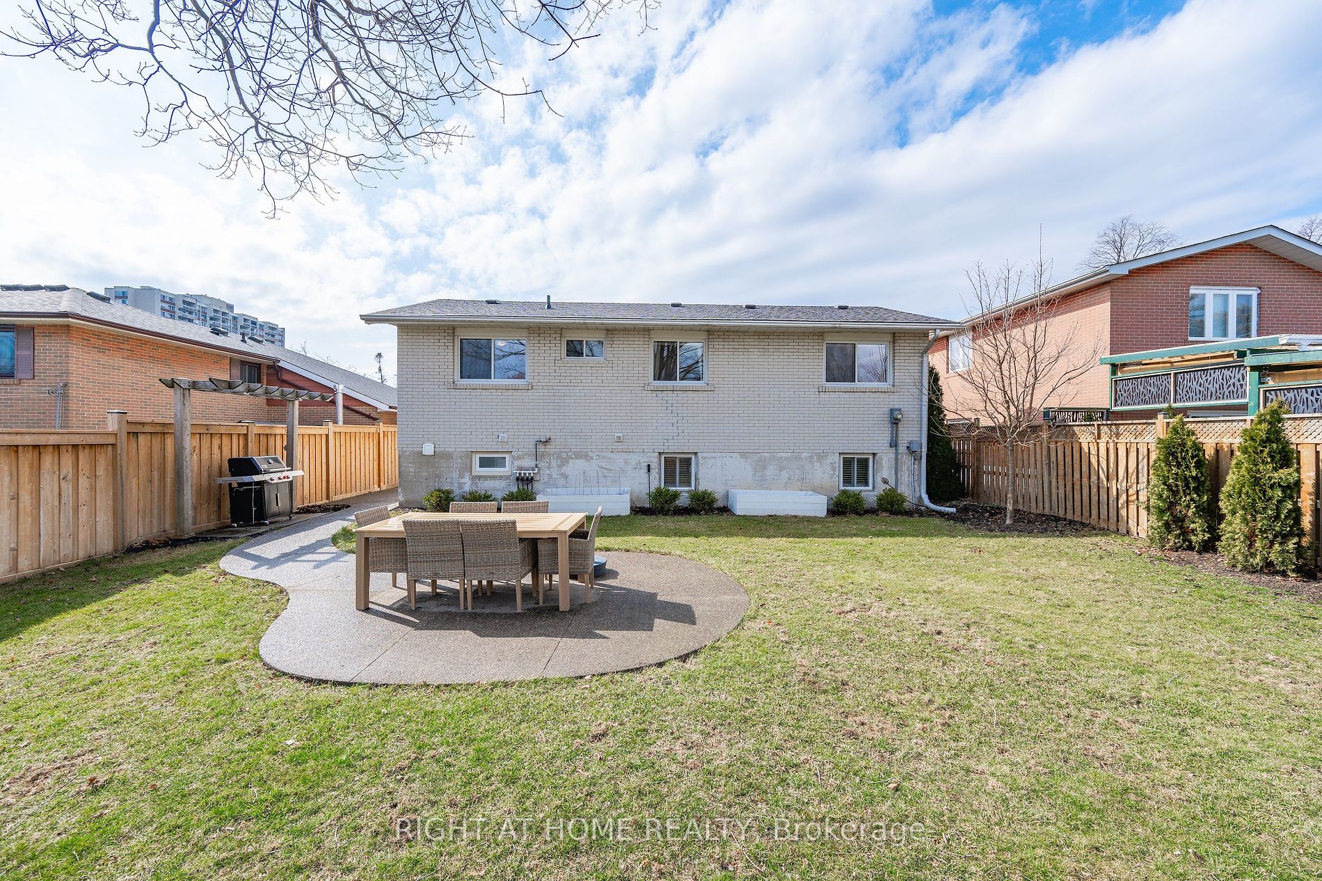 1600 Hobbs Cres