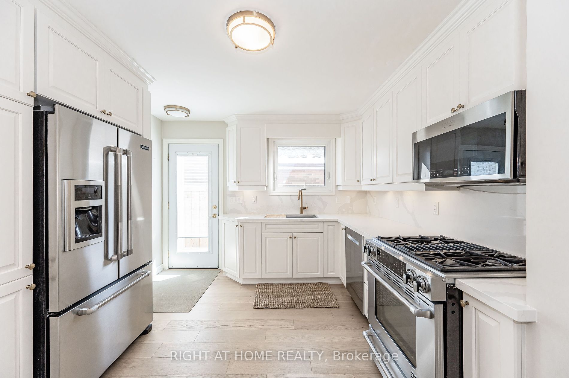 1600 Hobbs Cres