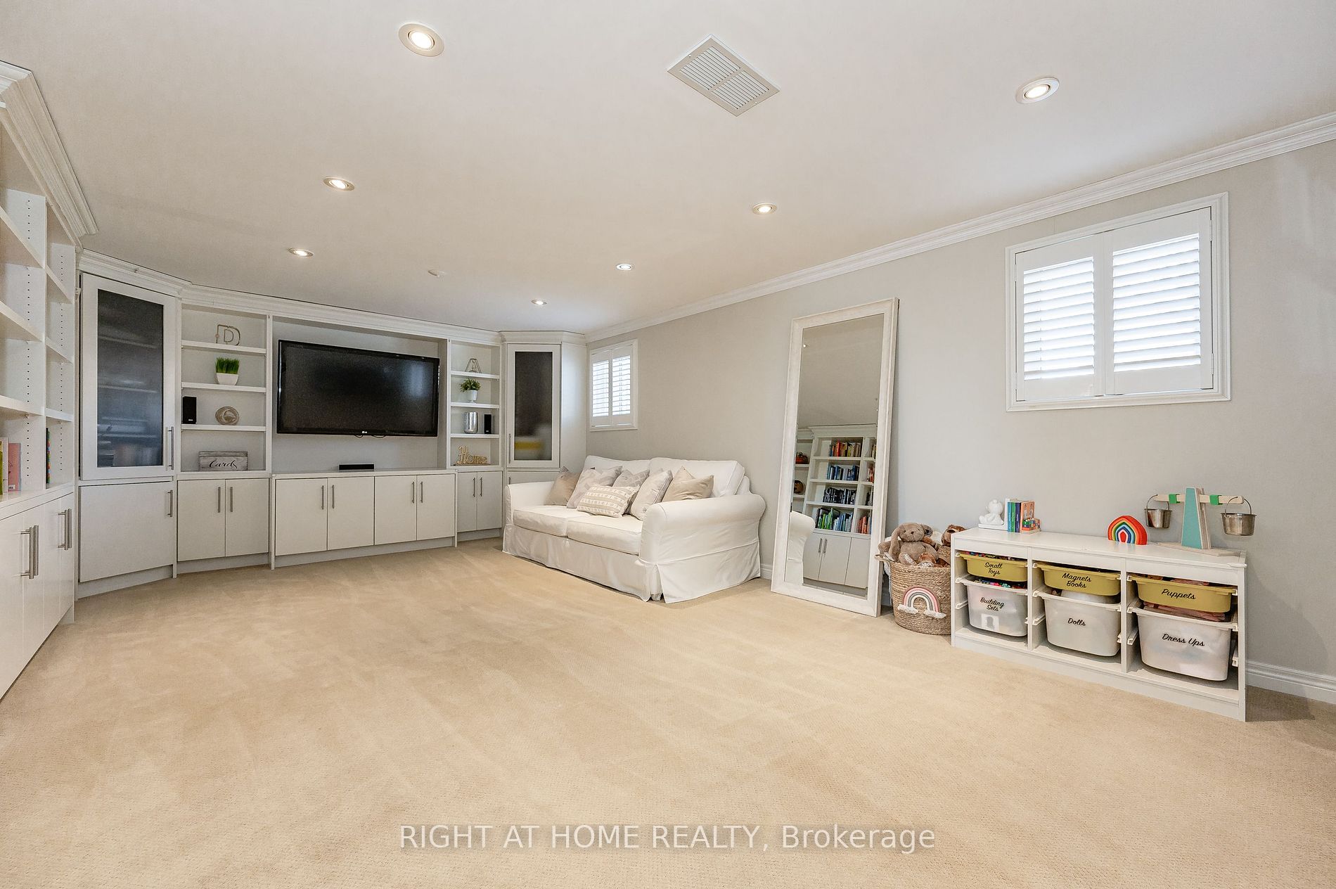 1600 Hobbs Cres