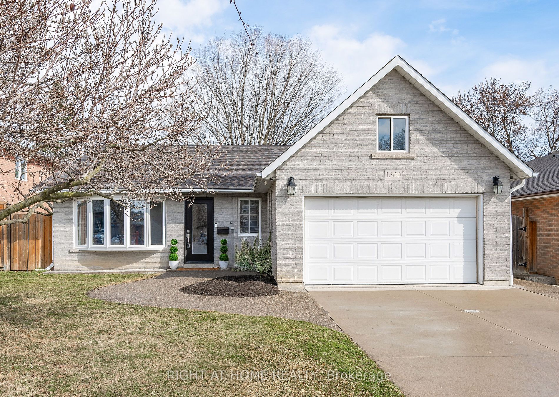 1600 Hobbs Cres