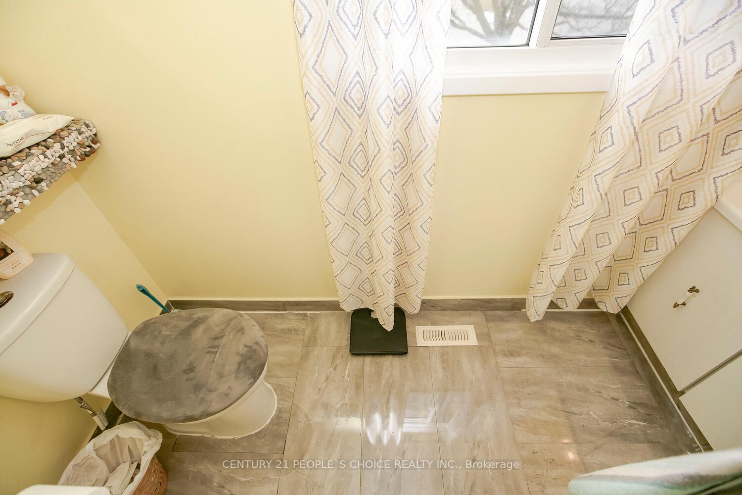 84 Stephensen Crt