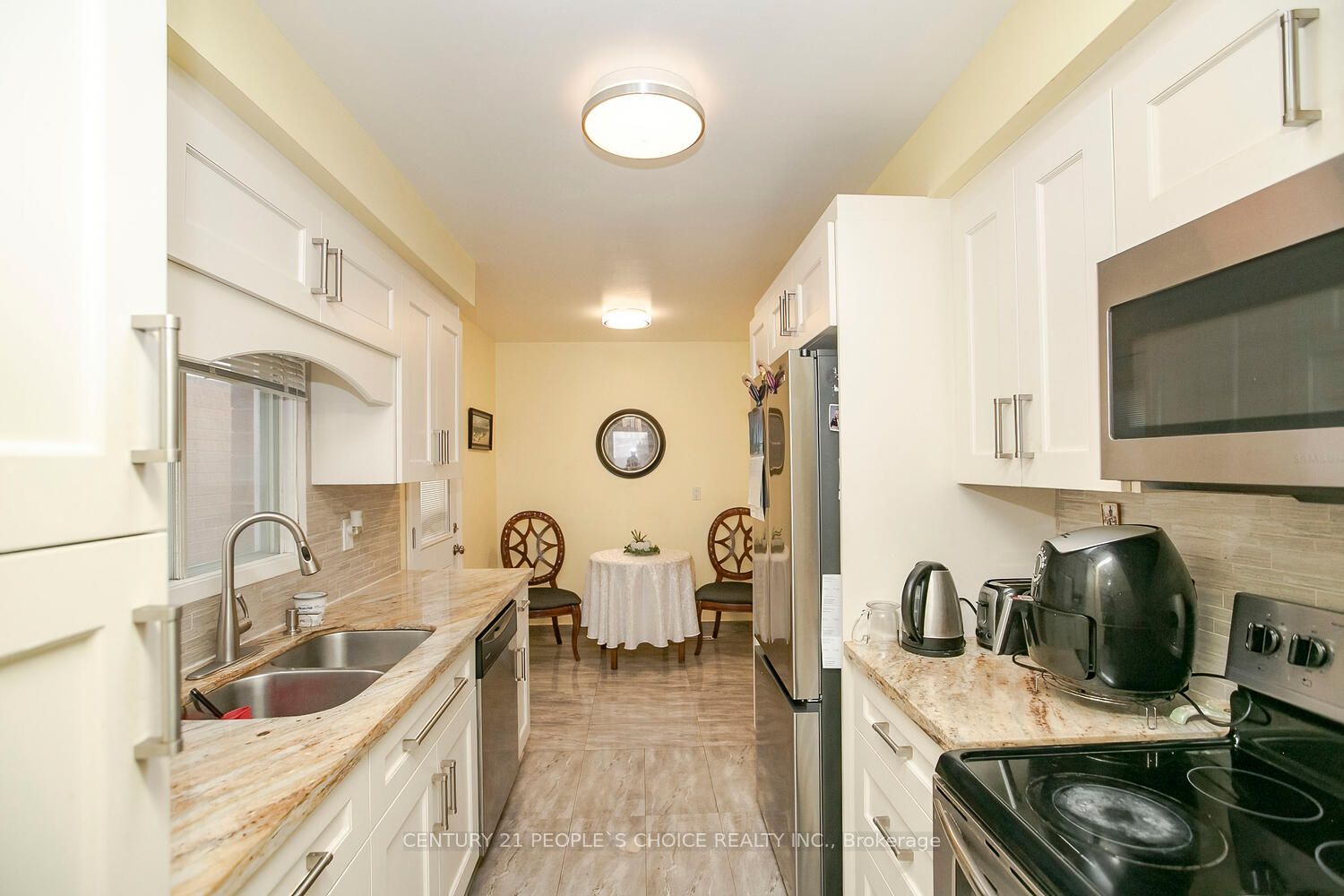 84 Stephensen Crt