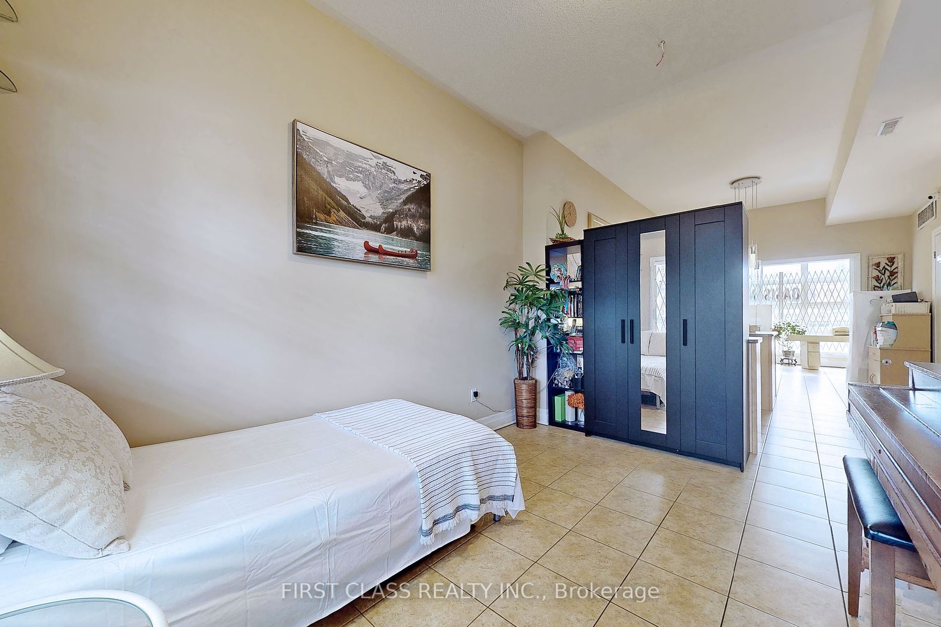885 Lakeshore Rd E, #11
