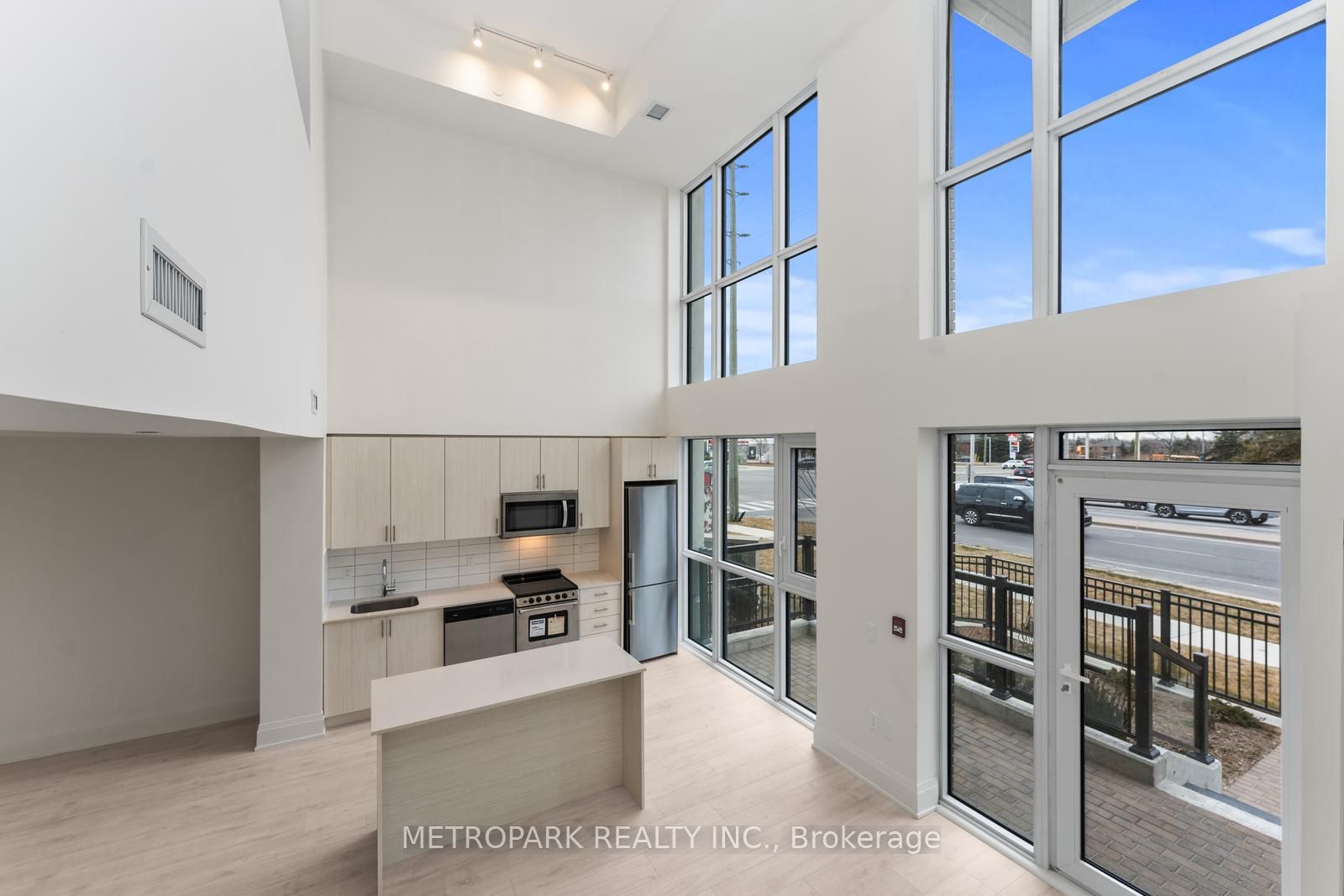 509 Dundas St W, #104