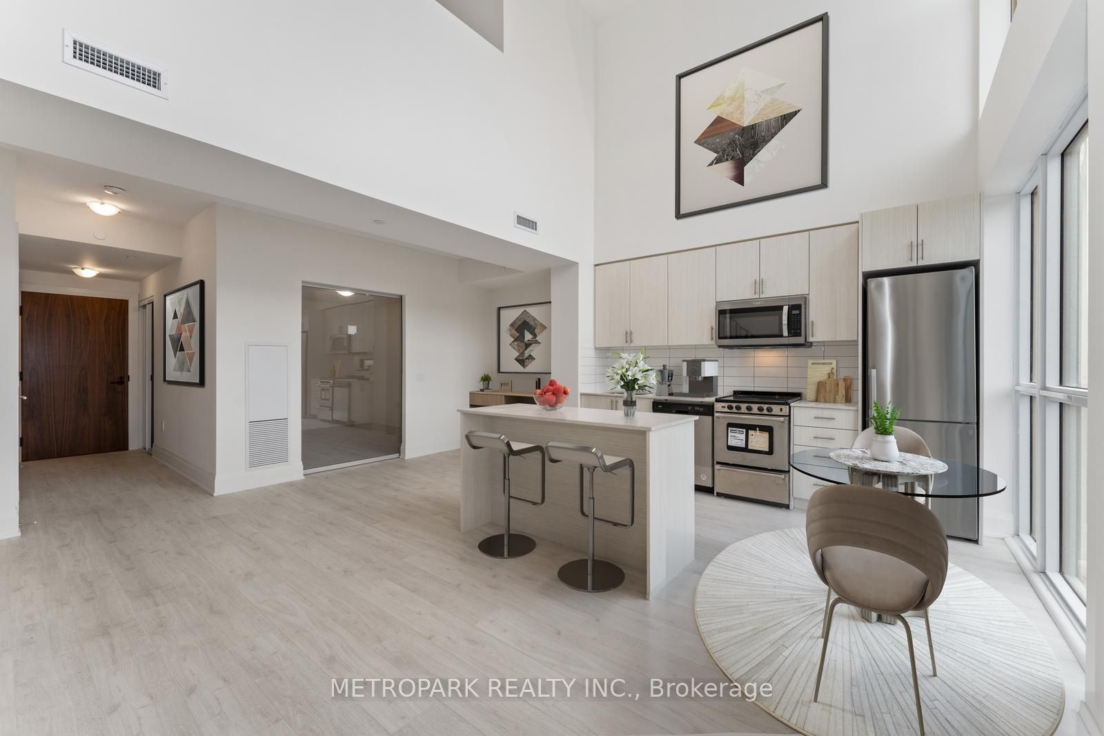 509 Dundas St W, #104