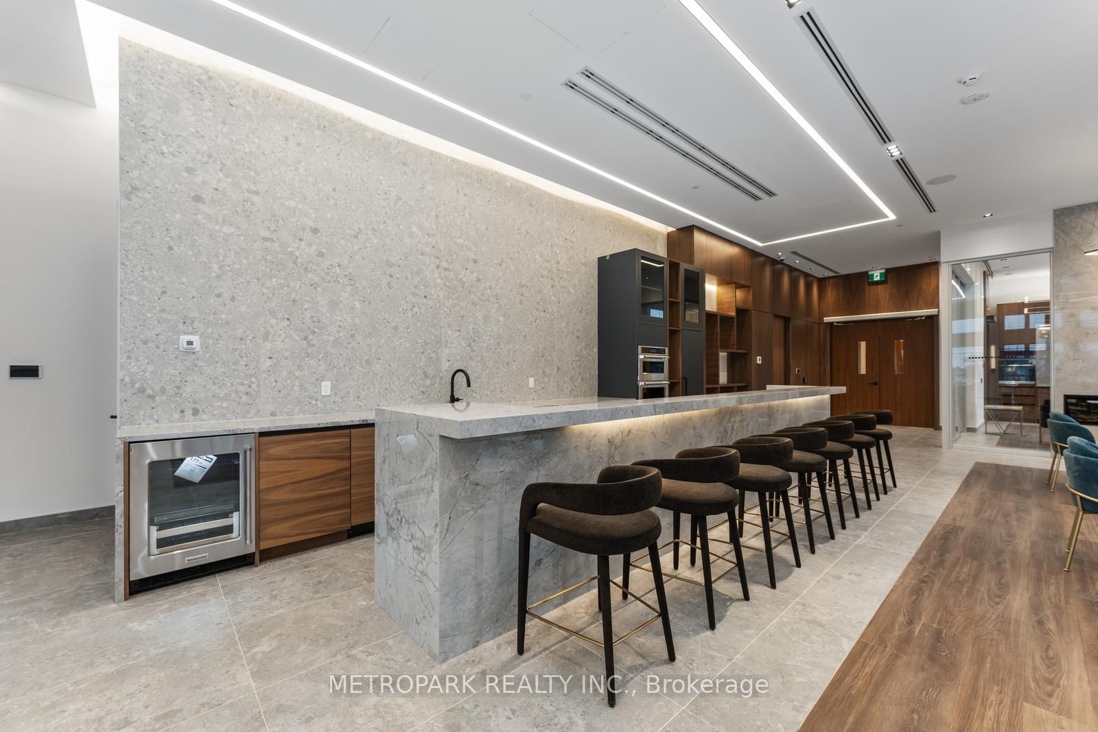 509 Dundas St W, #104