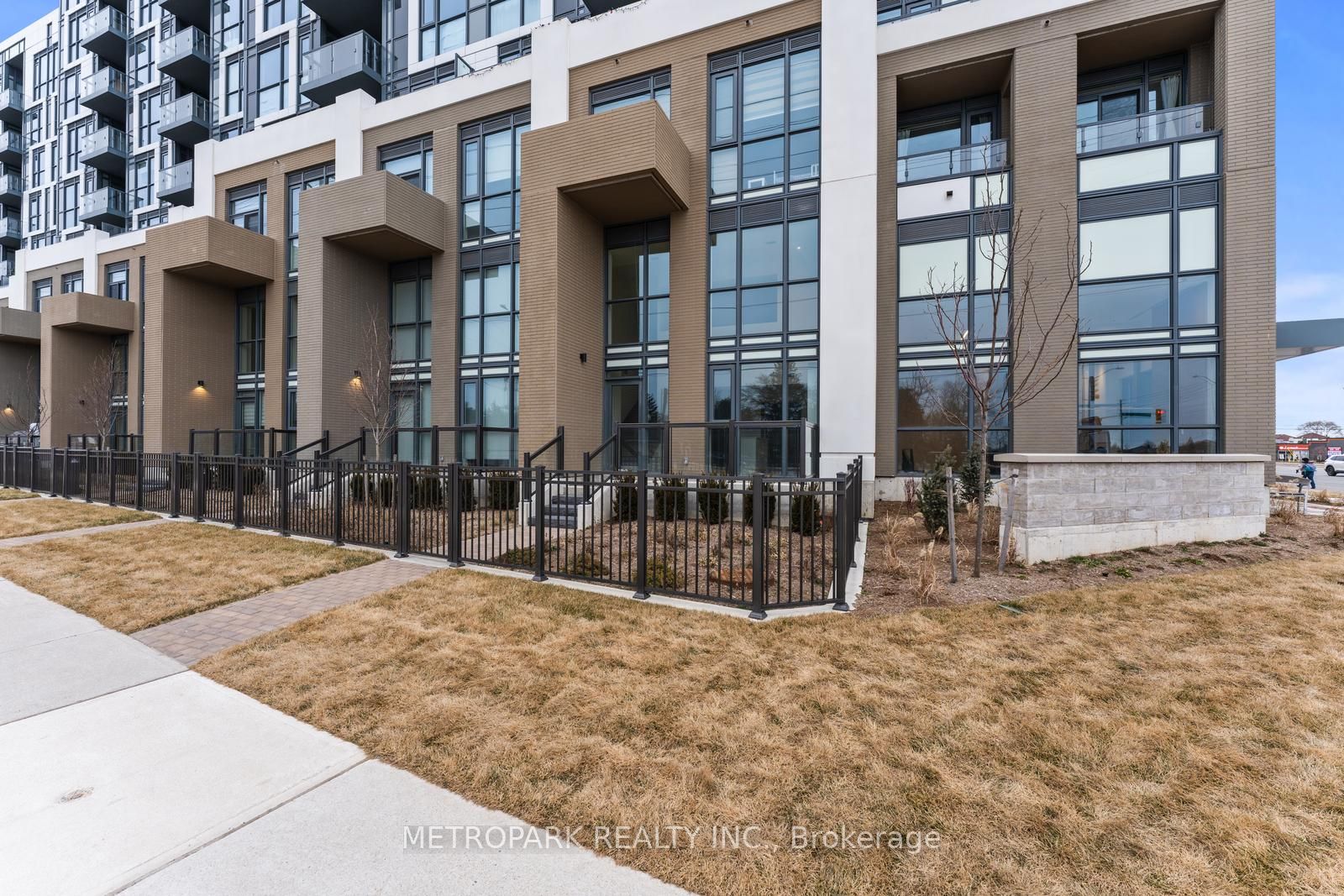 509 Dundas St W, #104