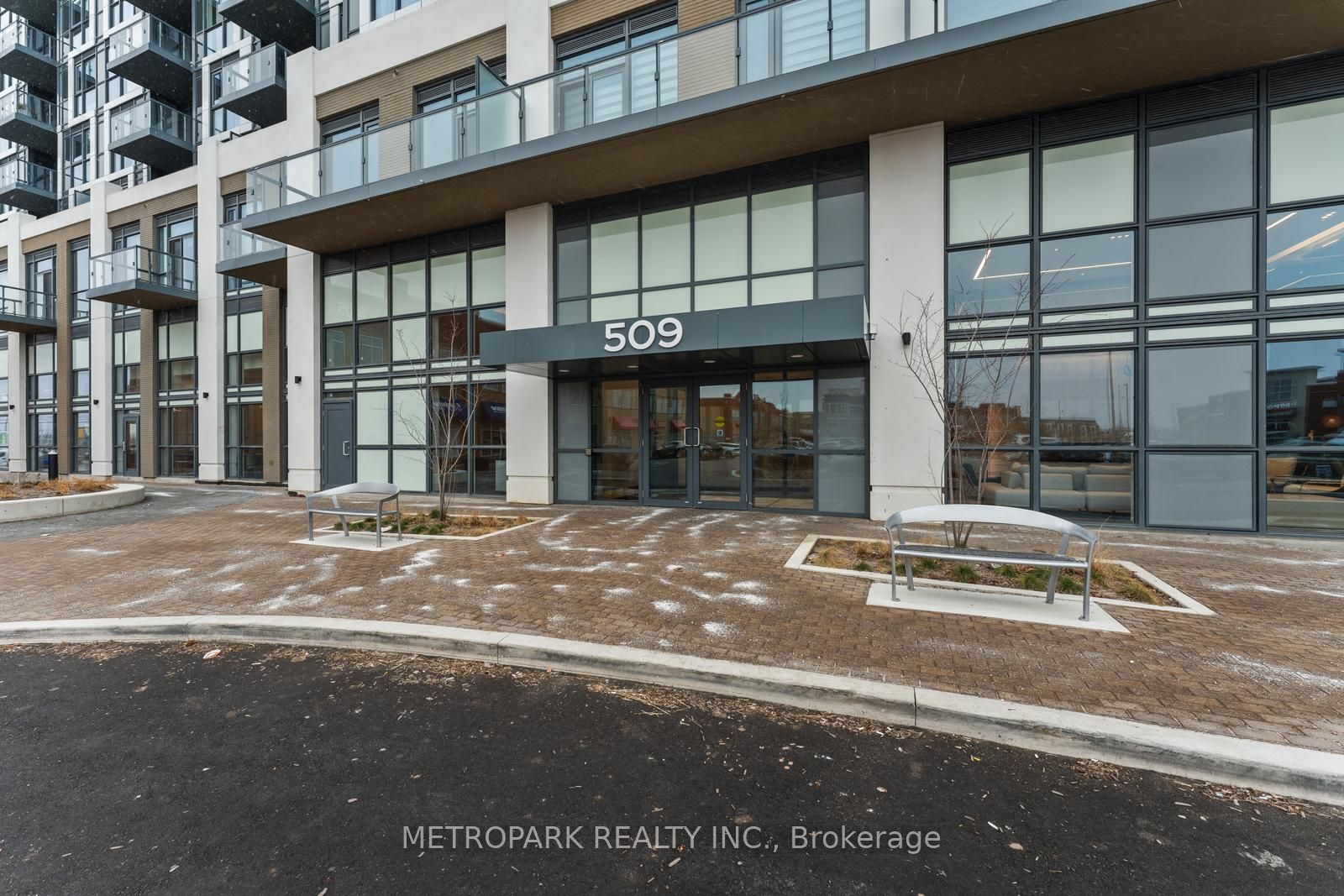 509 Dundas St W, #104