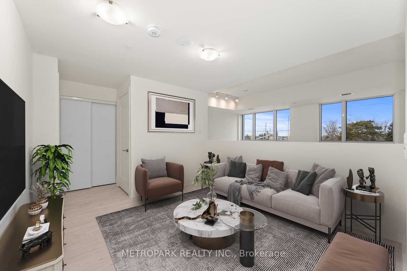 509 Dundas St W, #104