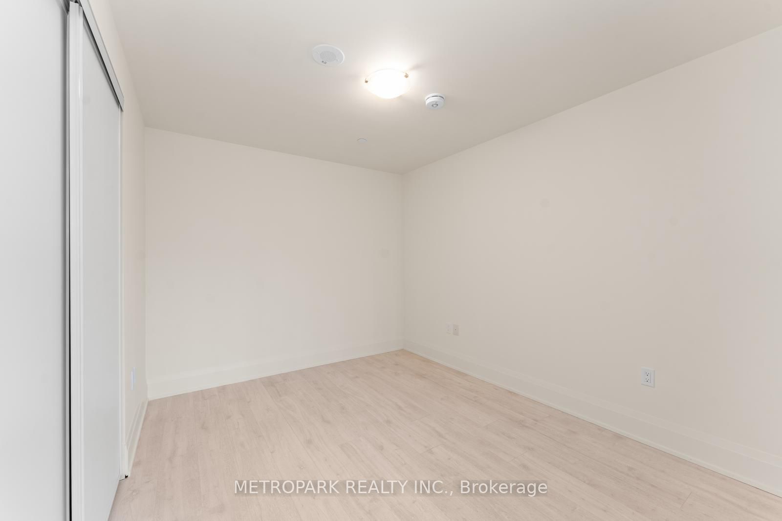 509 Dundas St W, #104