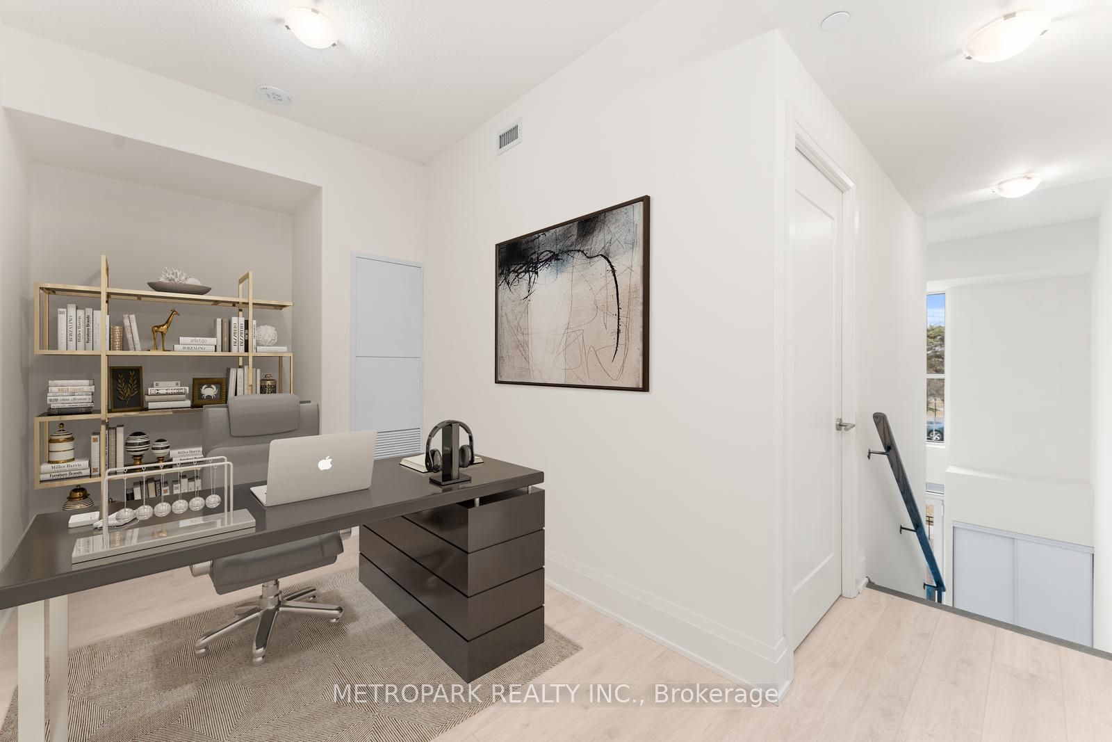 509 Dundas St W, #104