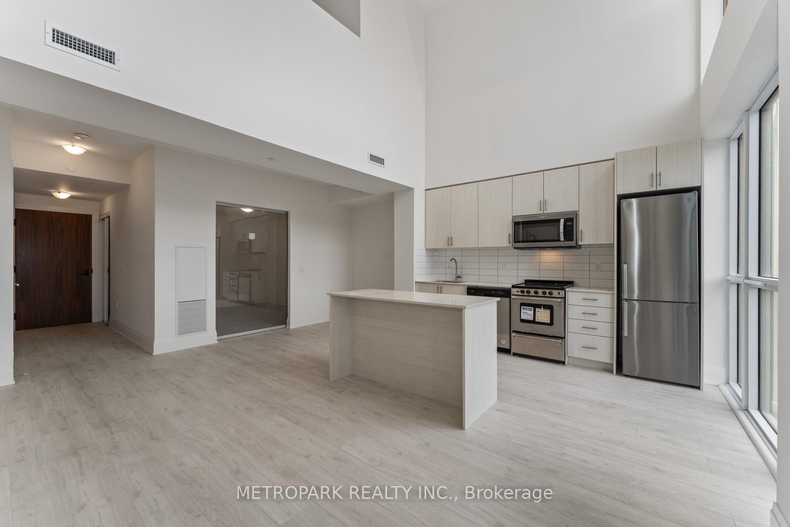 509 Dundas St W, #104
